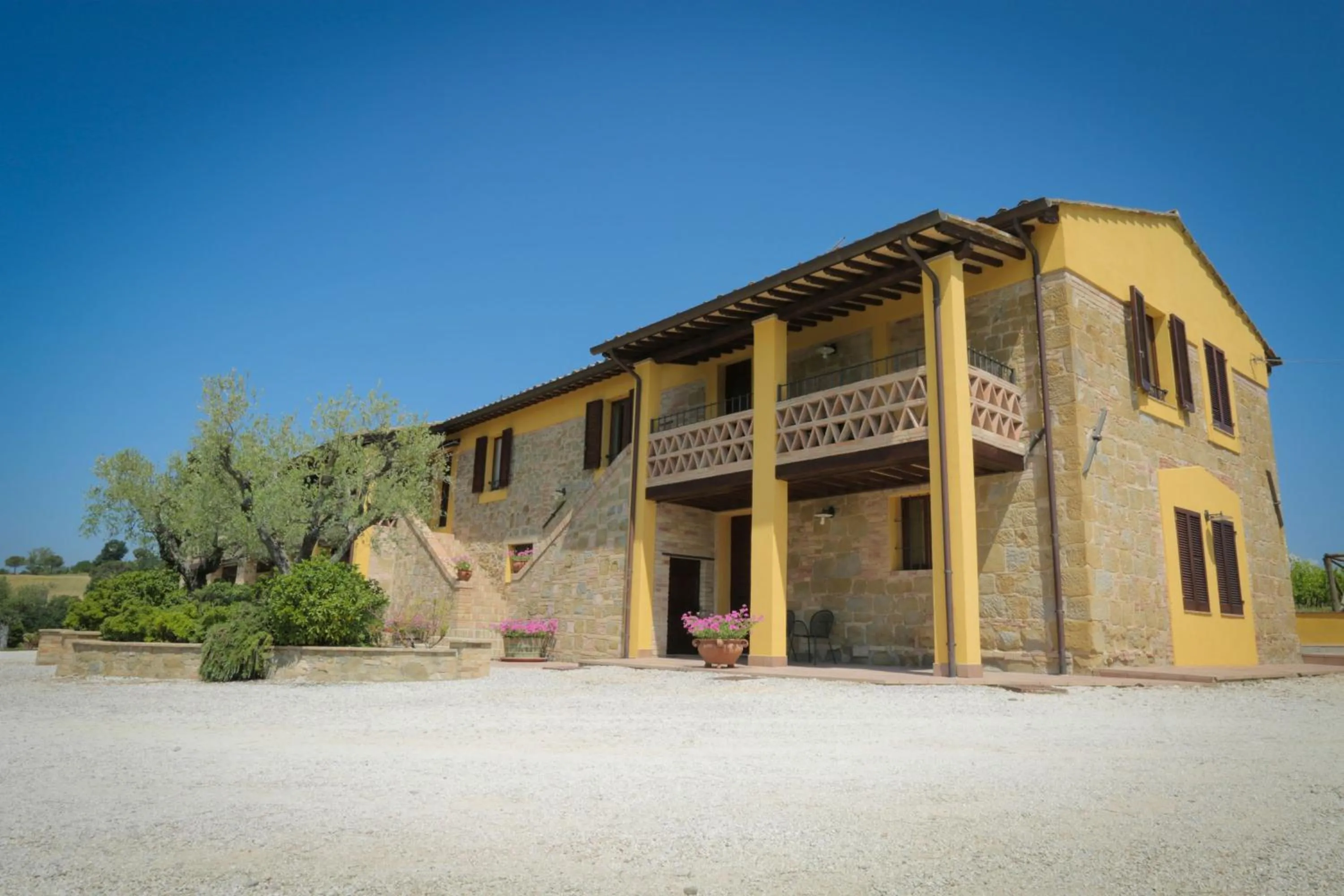 Facade/entrance in Agriturismo Il Divin Casale