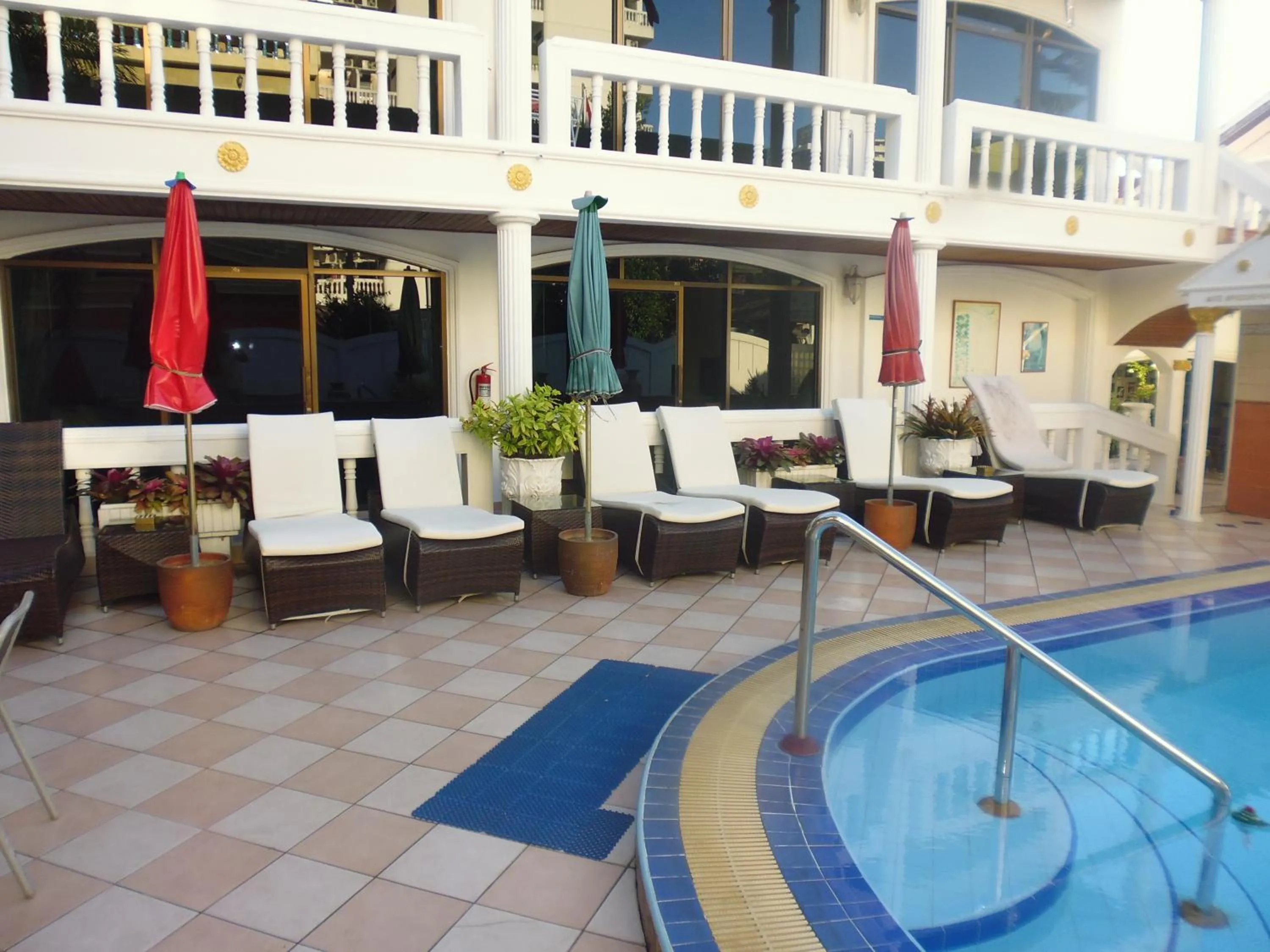 Swimming pool in Villa Oranje Pattaya