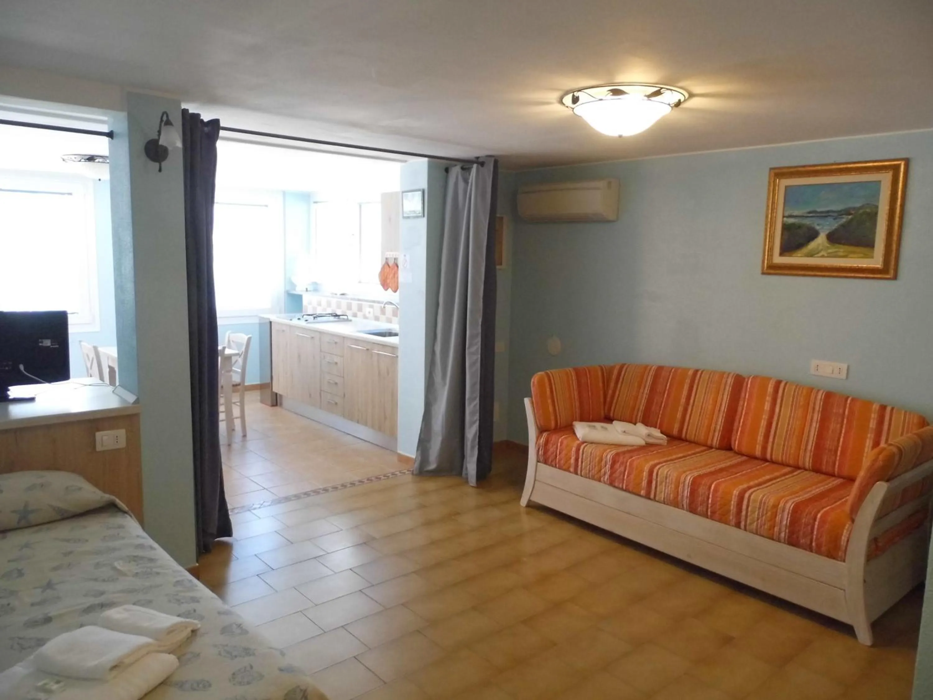 Communal lounge/ TV room in Le Nereidi Hotel & Residence