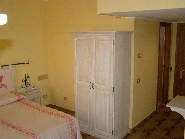 Decorative detail, Bed in Le Nereidi Hotel & Residence