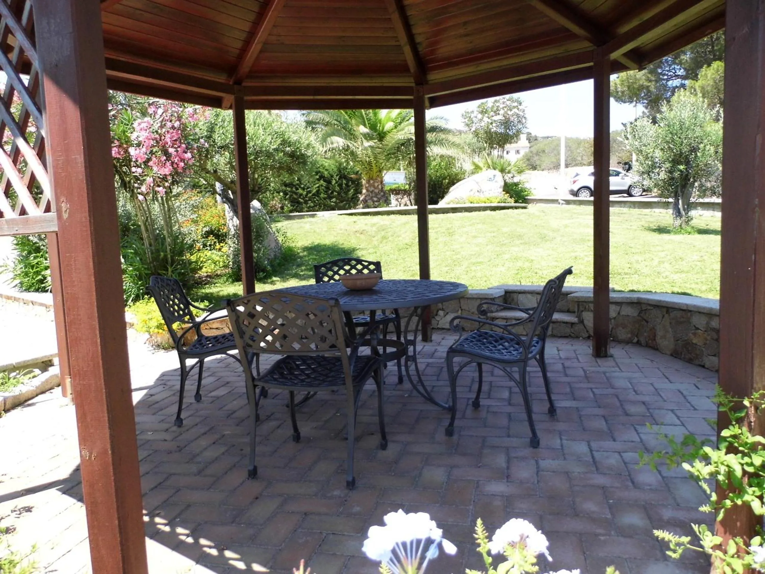 Patio in Le Nereidi Hotel & Residence