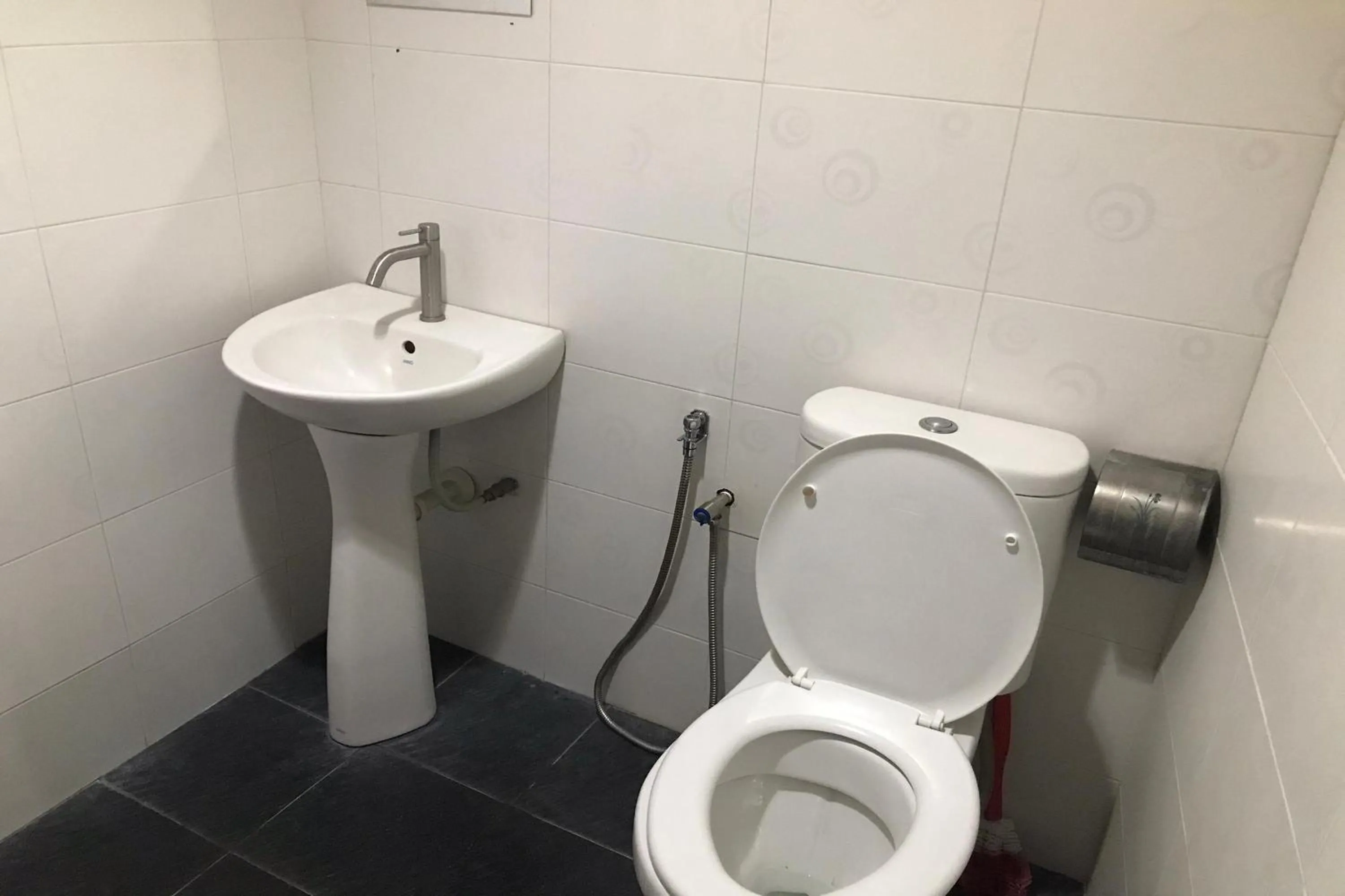 Toilet in Cahaya Midah - BilikXpert