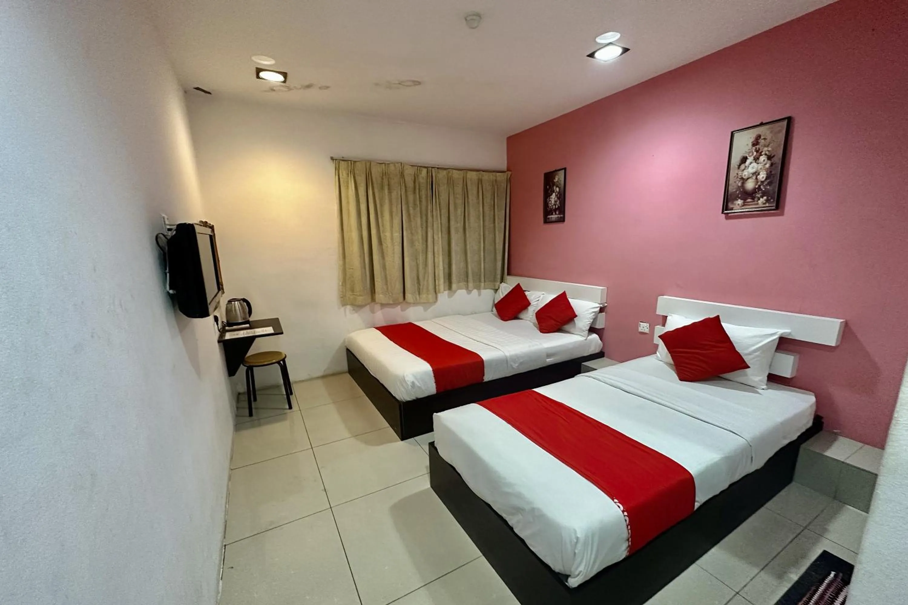 Bedroom, Bed in Cahaya Midah - BilikXpert