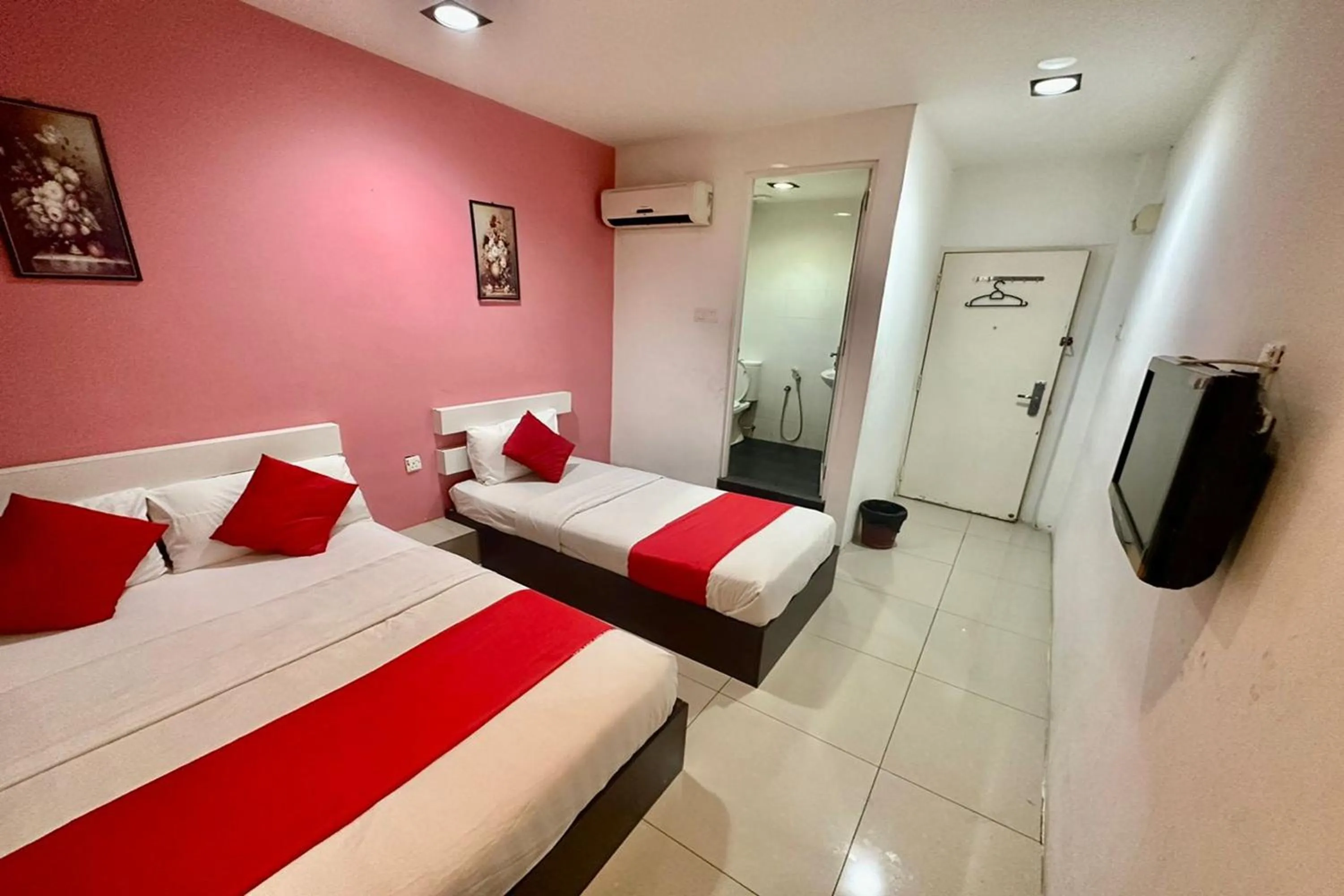 Bedroom, Bed in Cahaya Midah - BilikXpert