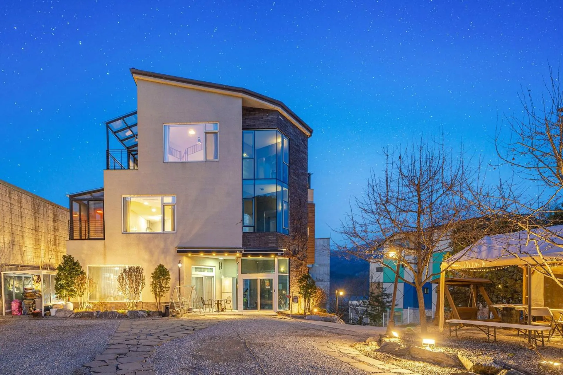 Nami Island Koi Pension