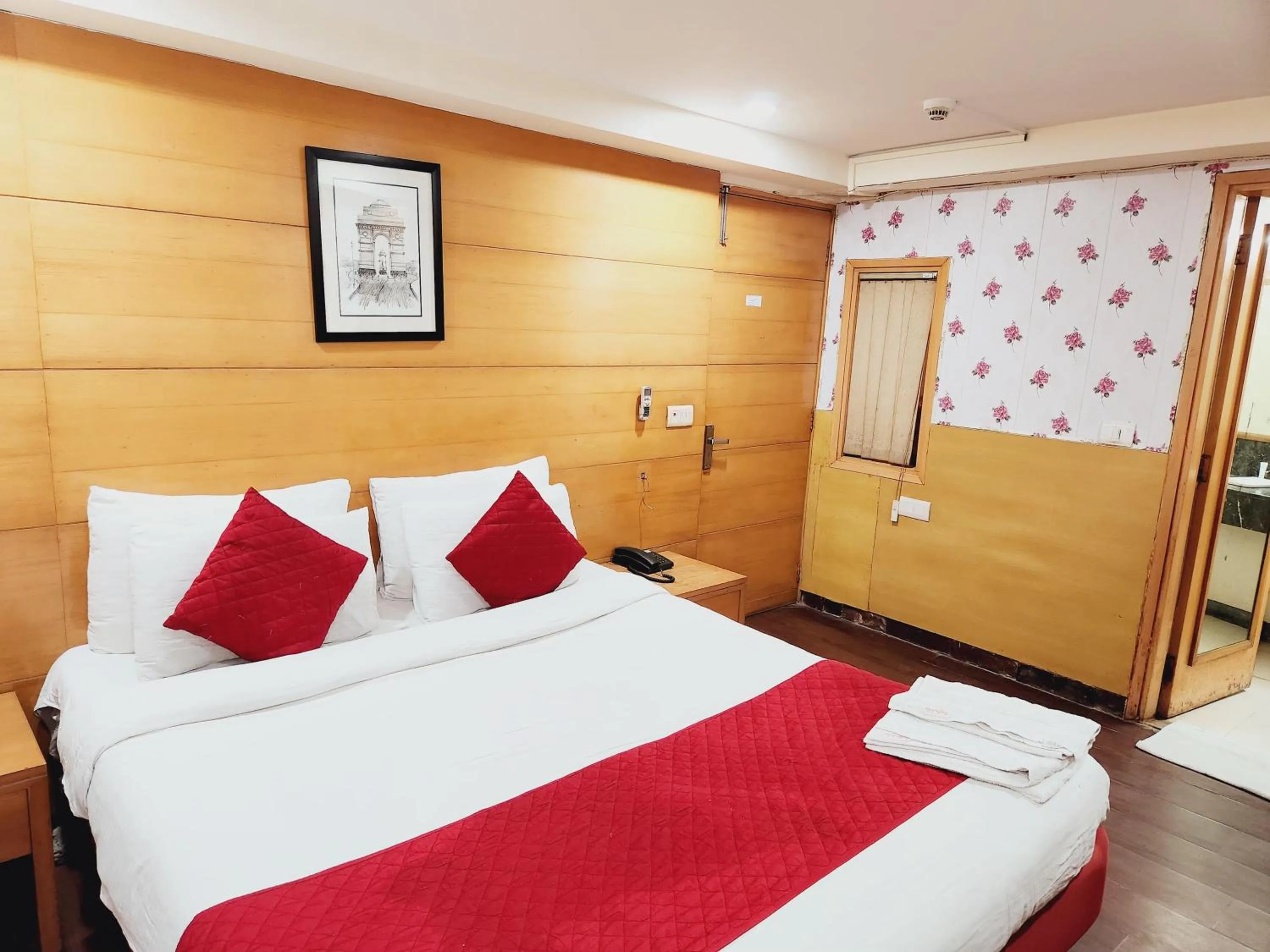 Bedroom, Bed in Hotels Daffodils Connaught Place