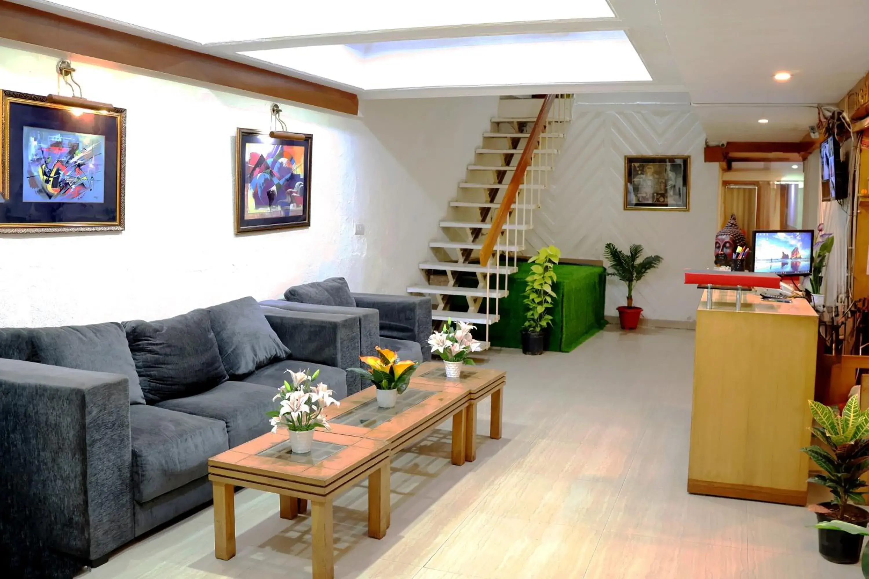 Lobby or reception in Hotels Daffodils Connaught Place Lobby or reception in Hotels Daffodils Connaught Place