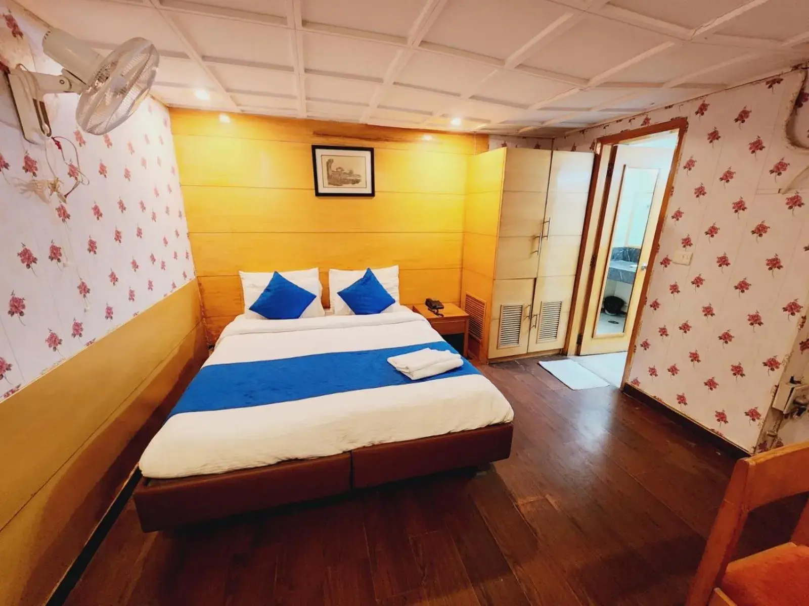 Bed in Hotels Daffodils Connaught Place Bed in Hotels Daffodils Connaught Place