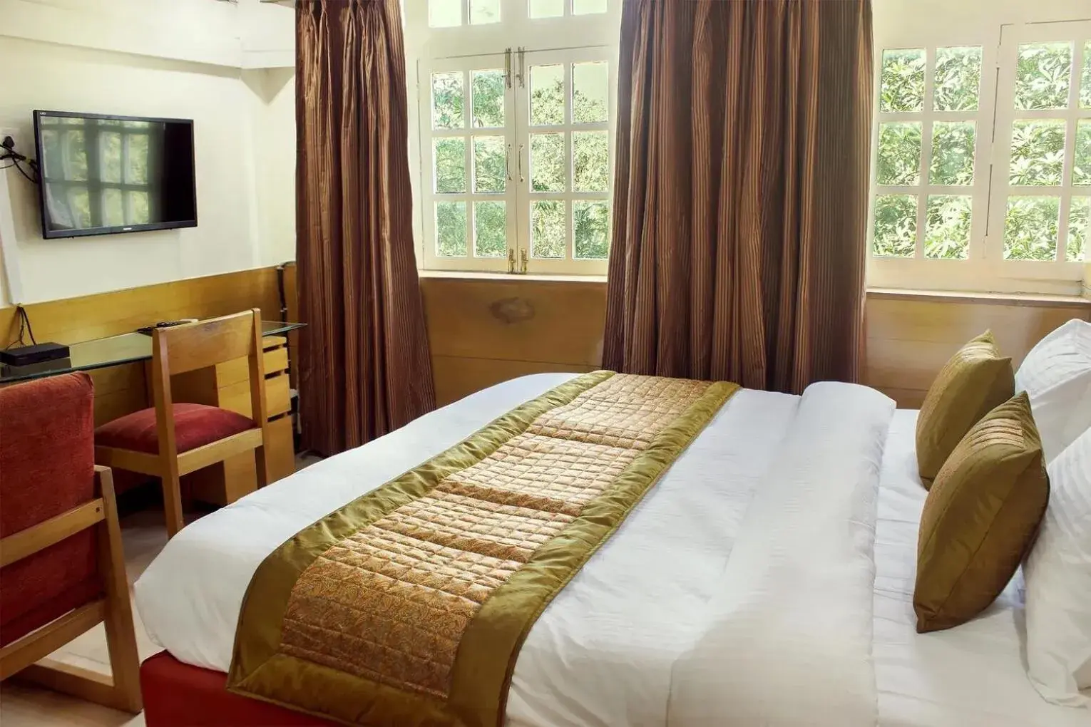 Photo of the whole room, Bed in Hotels Daffodils Connaught Place Photo of the whole room, Bed in Hotels Daffodils Connaught Place