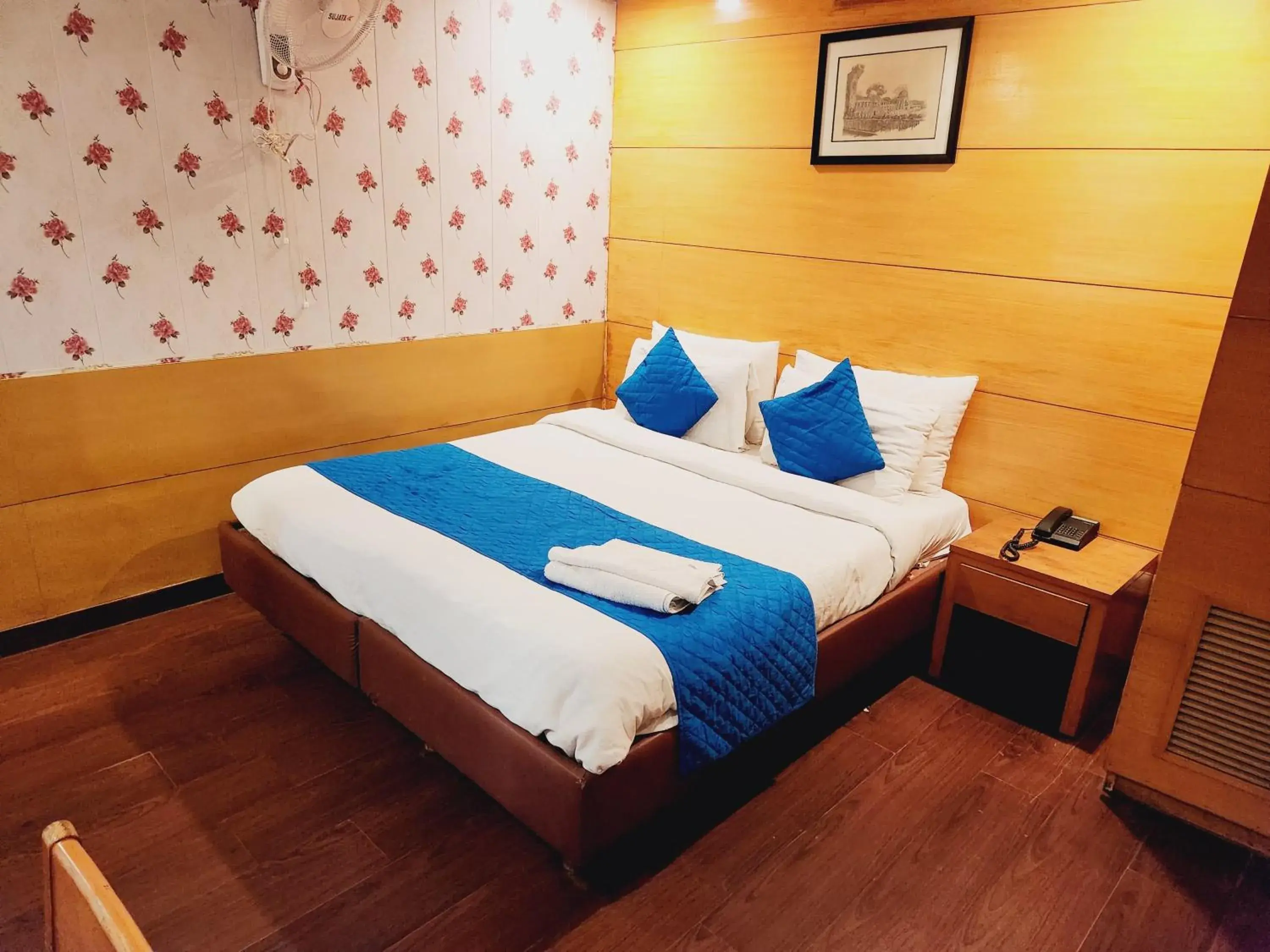 Bed in Hotels Daffodils Connaught Place Bed in Hotels Daffodils Connaught Place