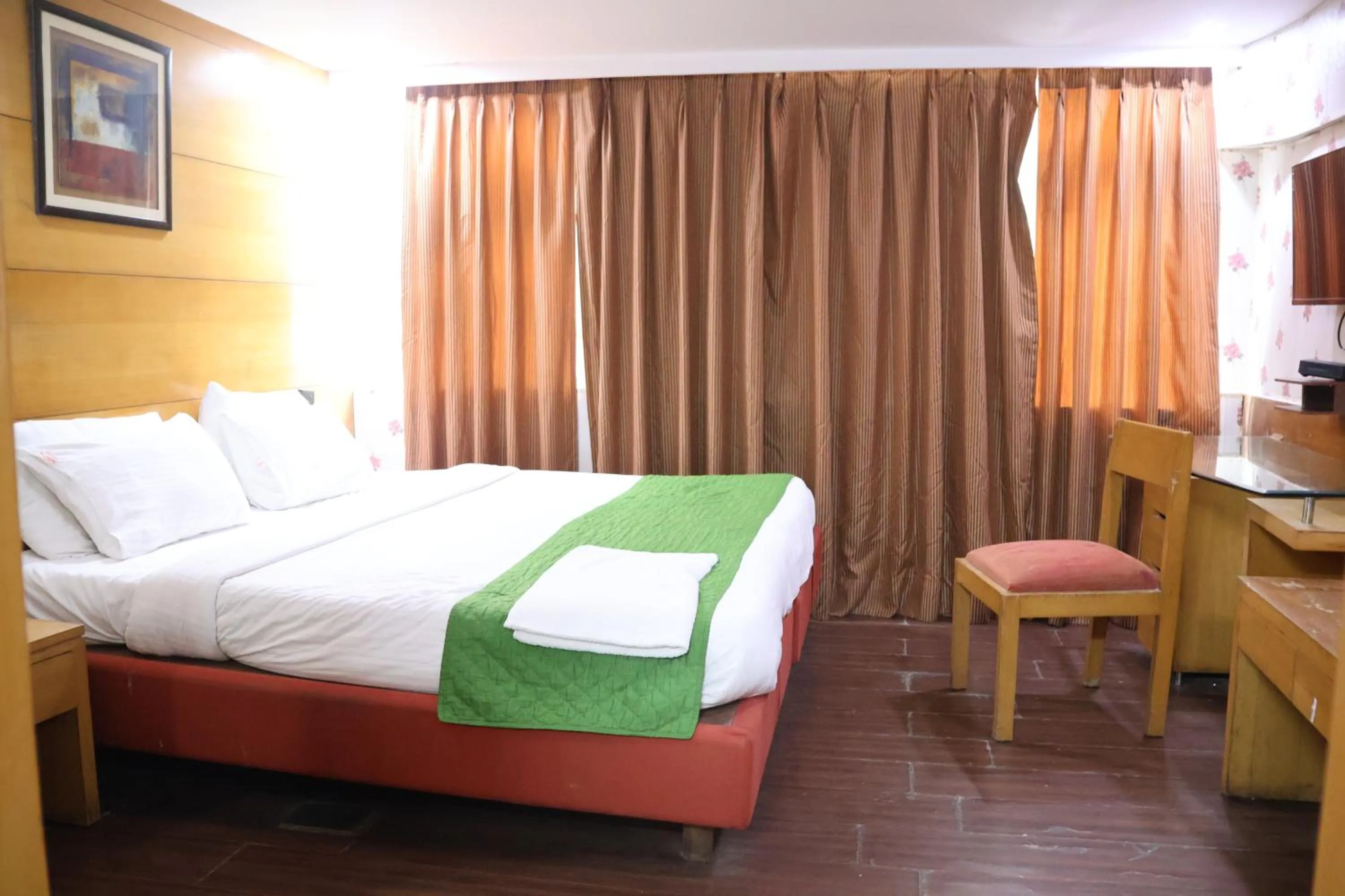 Bed in Hotels Daffodils Connaught Place