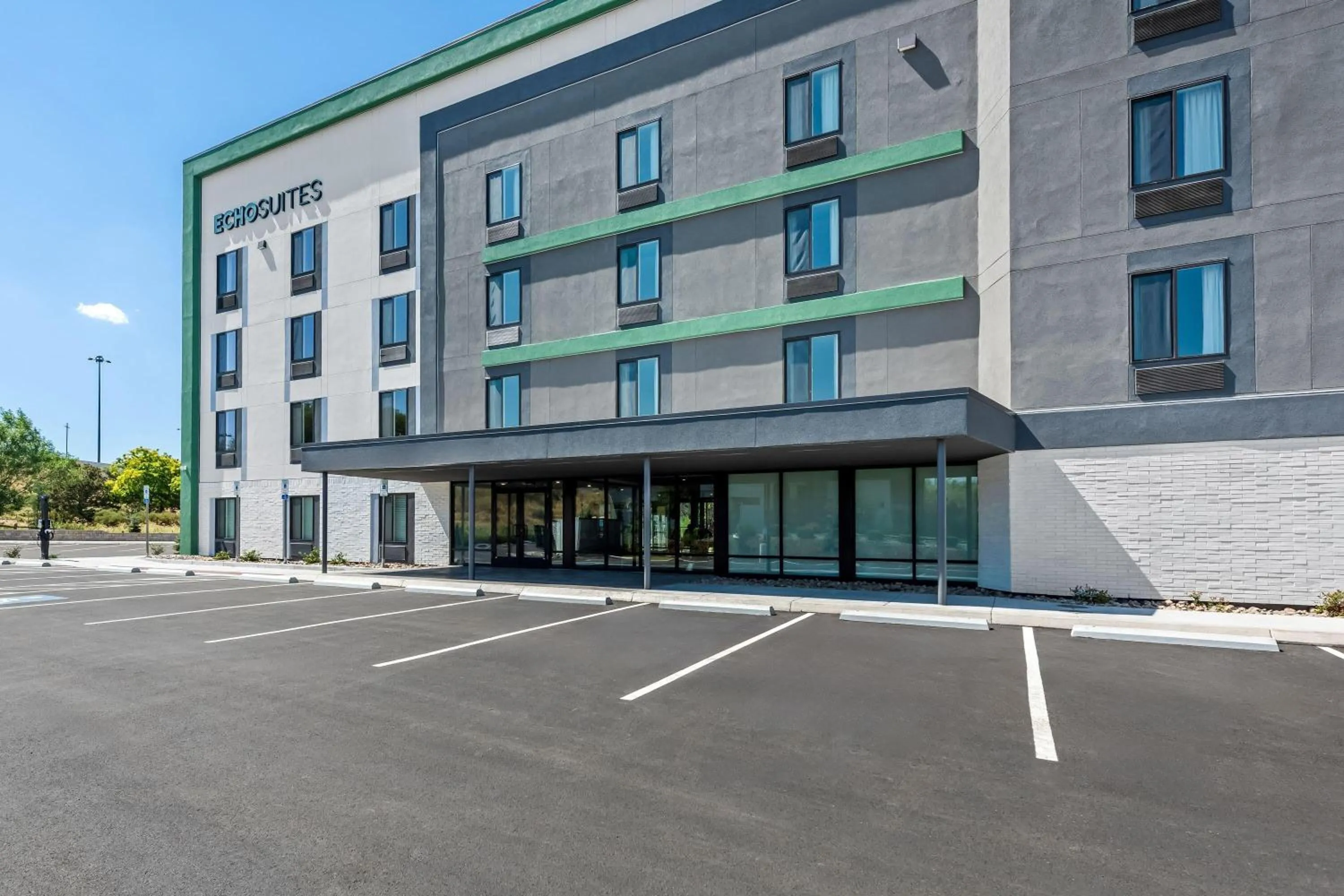 Property building in ECHO Suites Extended Stay by Wyndham Reno