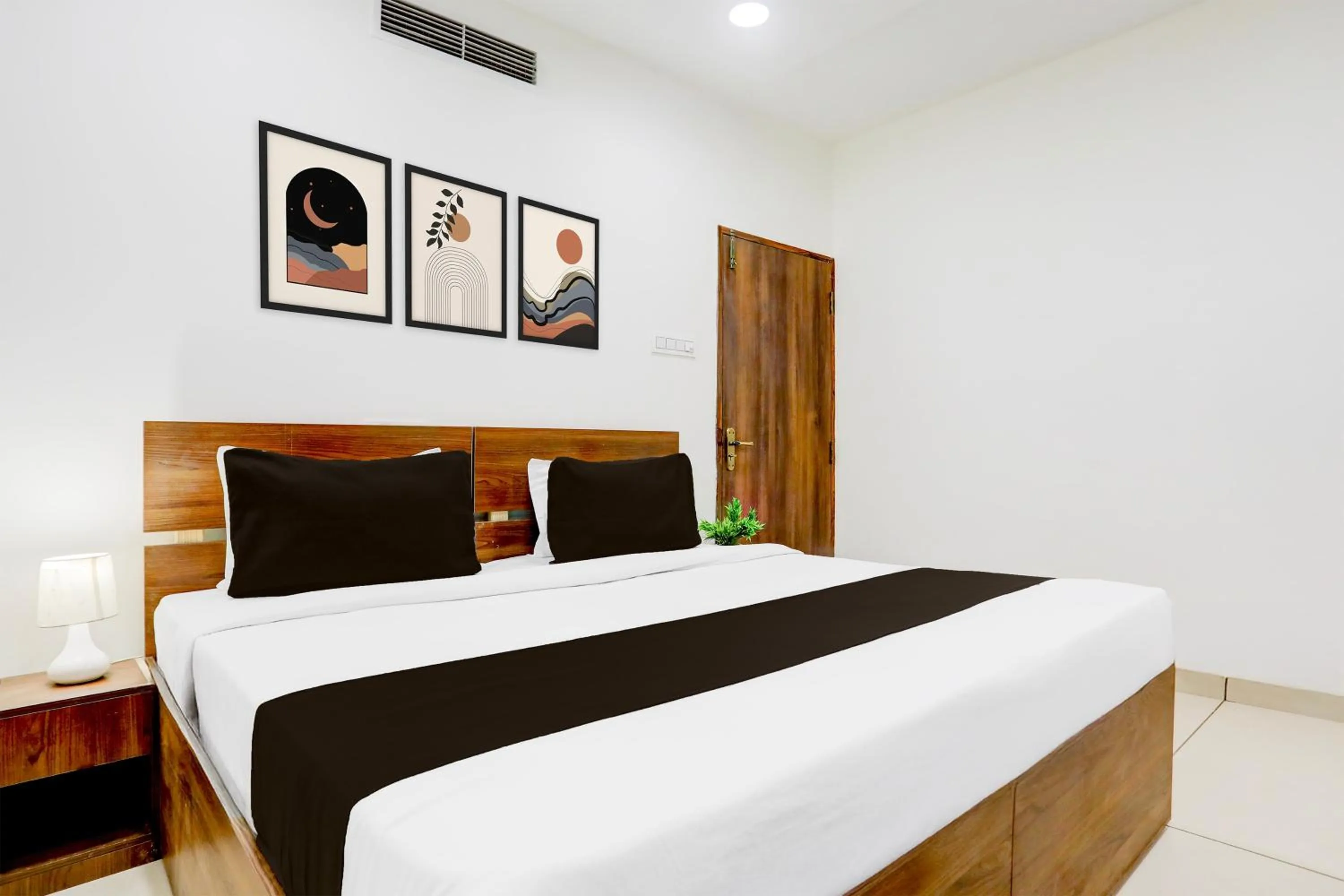 Bedroom, Bed in Super Townhouse DAVV University Indore Formerly Indrapuri