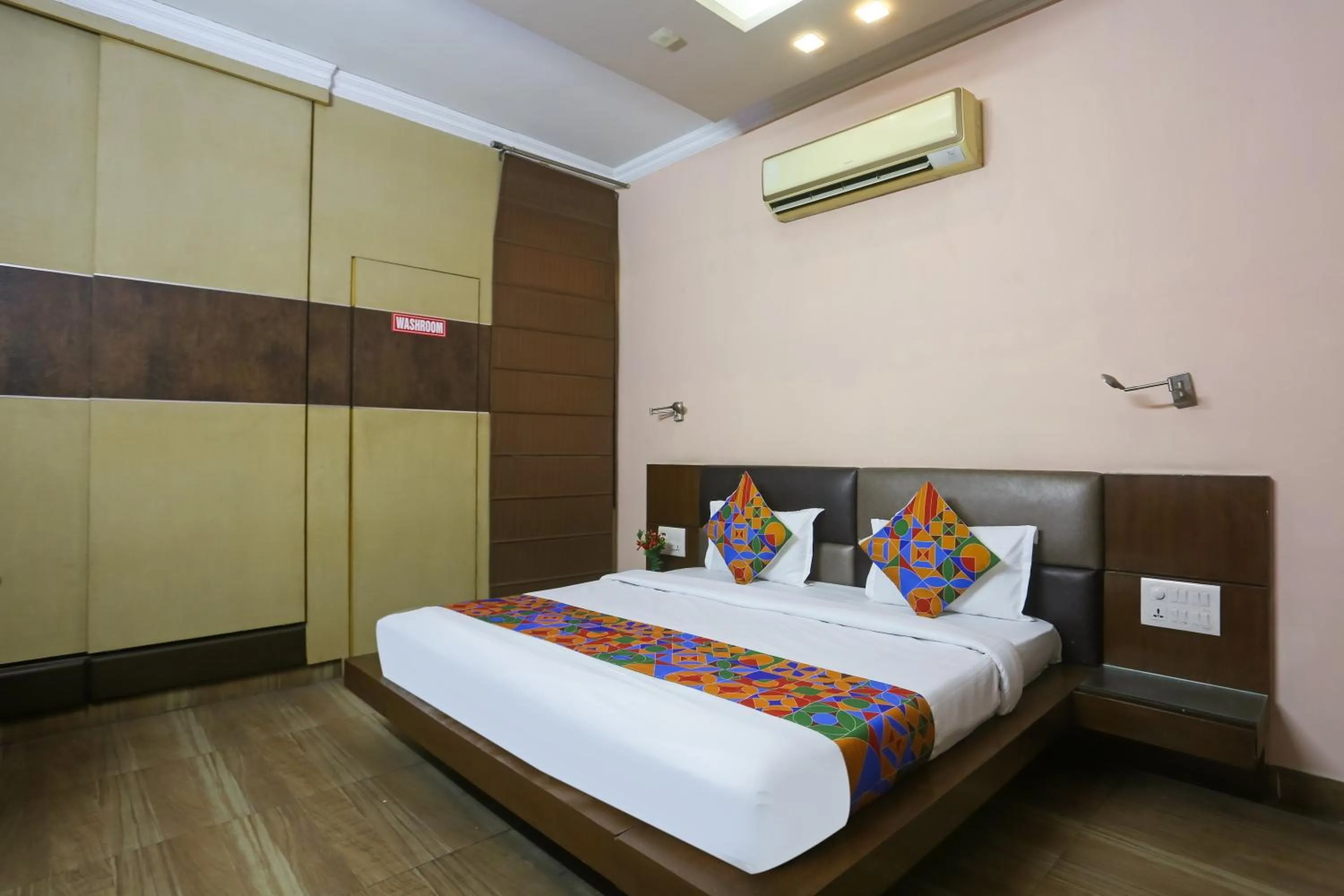 Photo of the whole room, Bed in Swastik residency Paschim Vihar by twamev