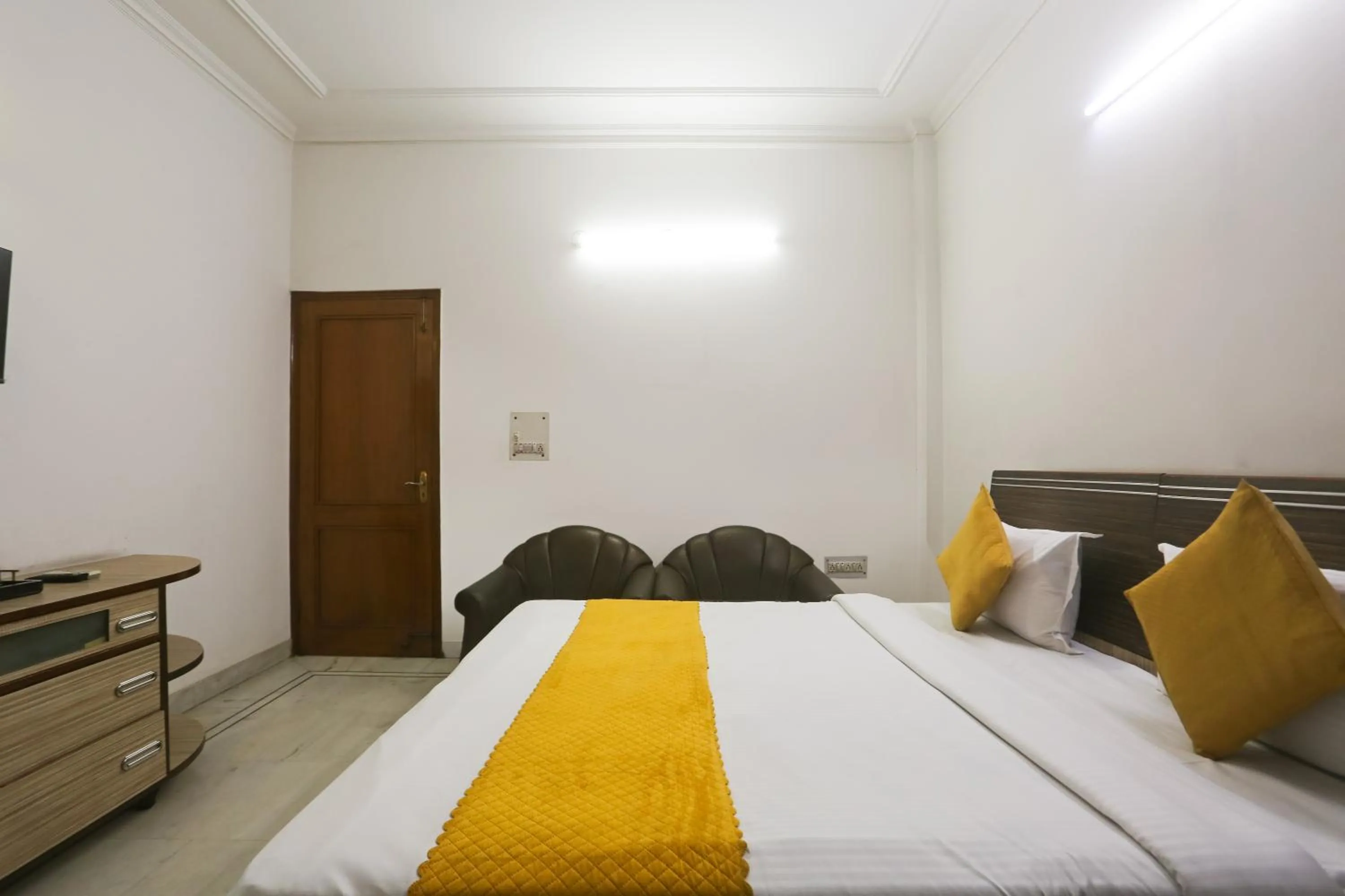 Bed in Swastik residency Paschim Vihar by twamev