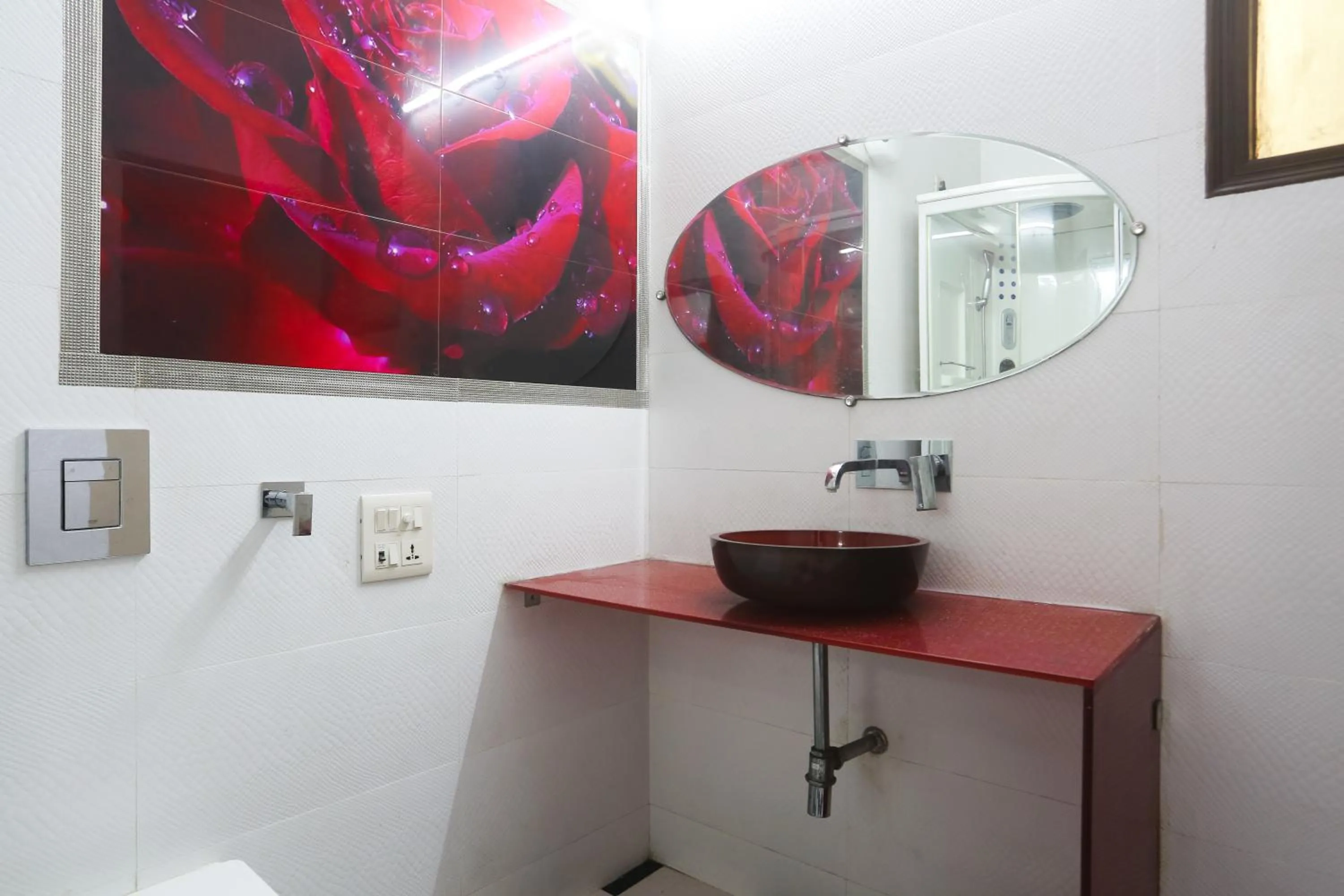 Bathroom in Swastik residency Paschim Vihar by twamev