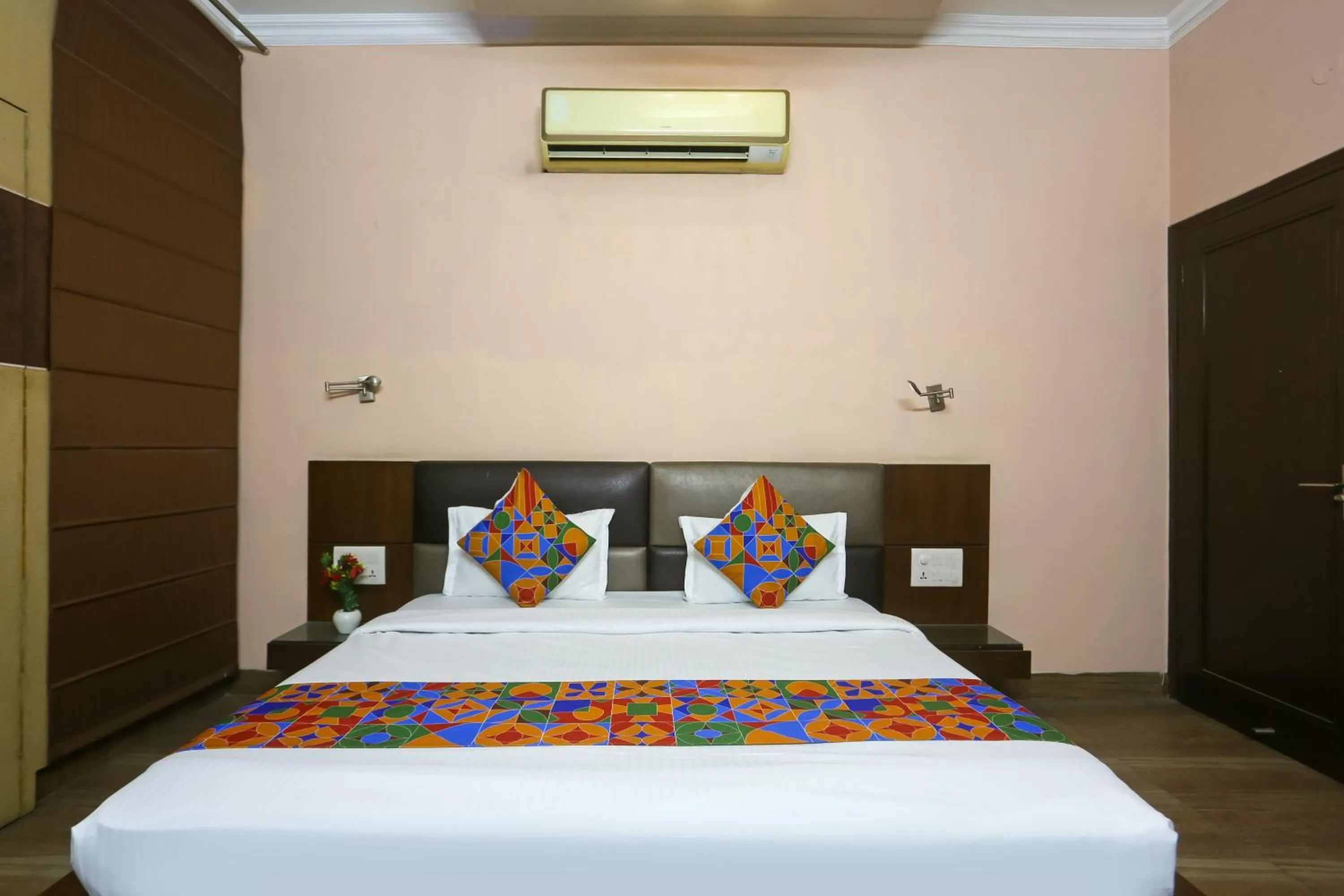 Photo of the whole room, Bed in Swastik residency Paschim Vihar by twamev