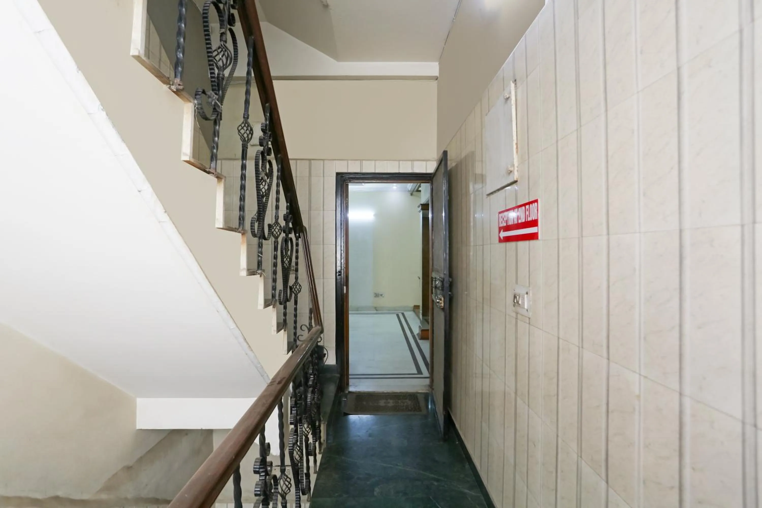 Lobby or reception in Swastik residency Paschim Vihar by twamev