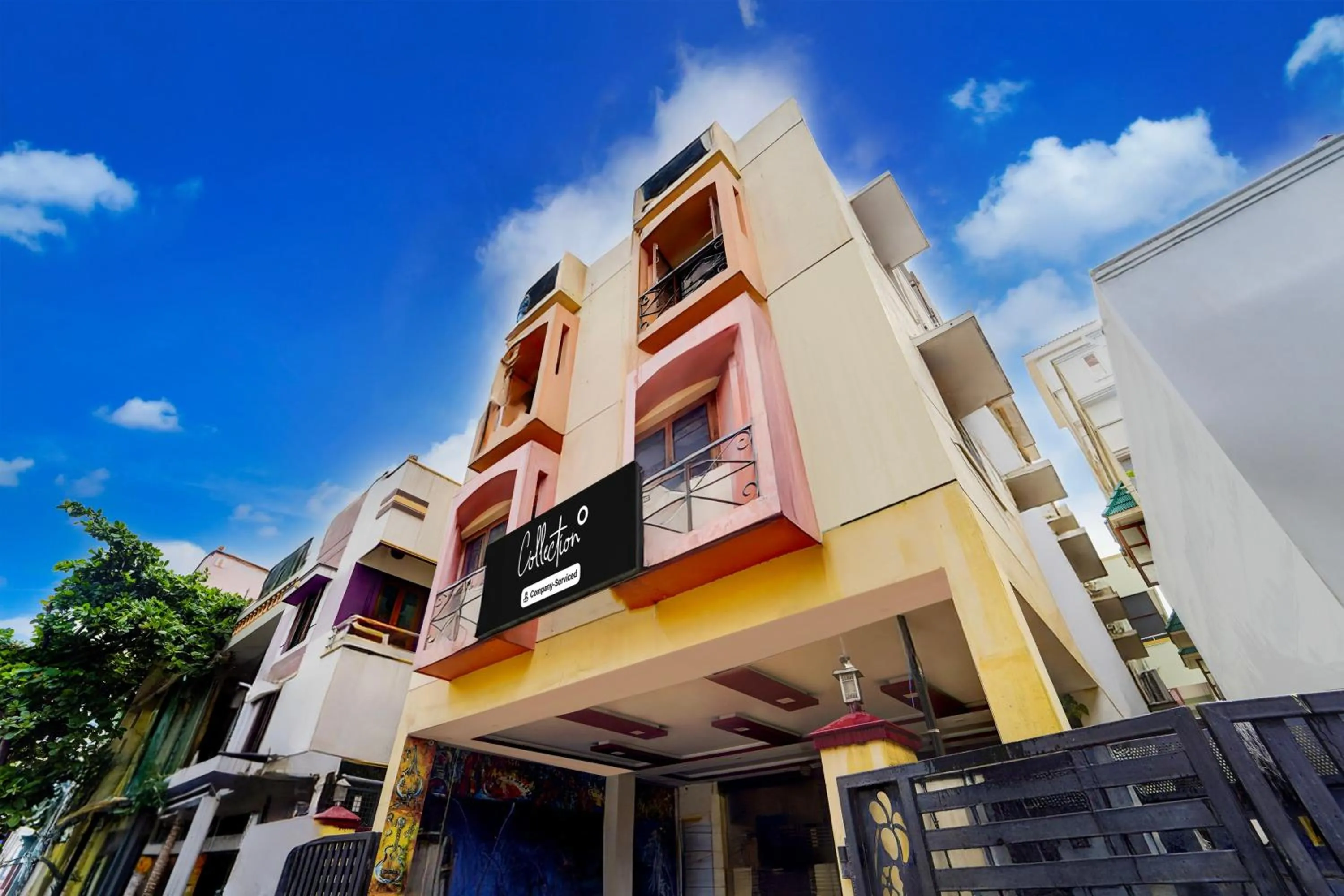 Facade/entrance in Super Collection O Omni Bus Terminal Gandhipuram Formerly Apple Grand