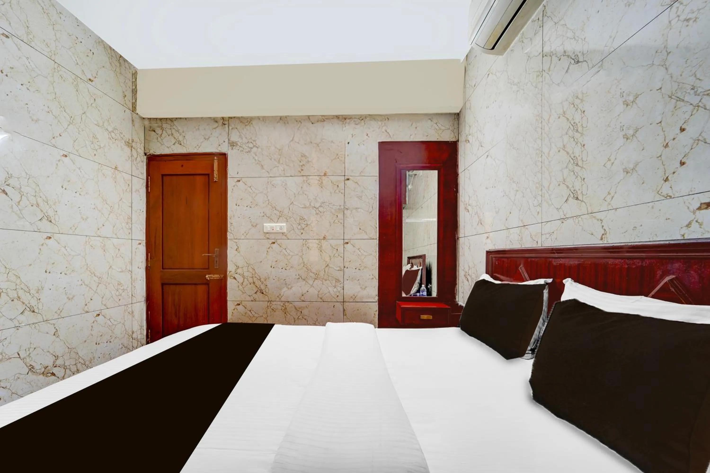 Bedroom, Bed in Super Collection O Omni Bus Terminal Gandhipuram Formerly Apple Grand