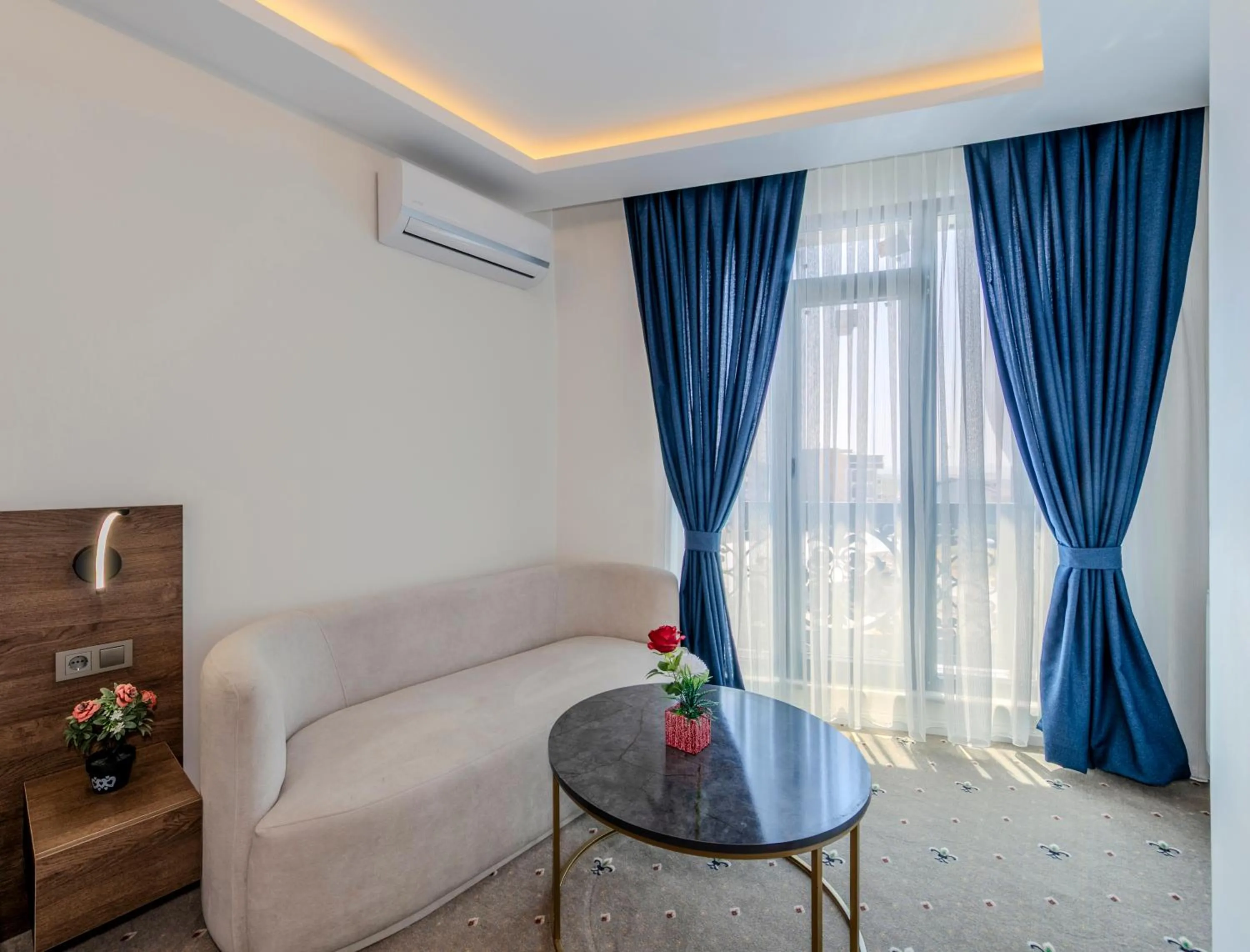 Living room in Airport Waves Hotel