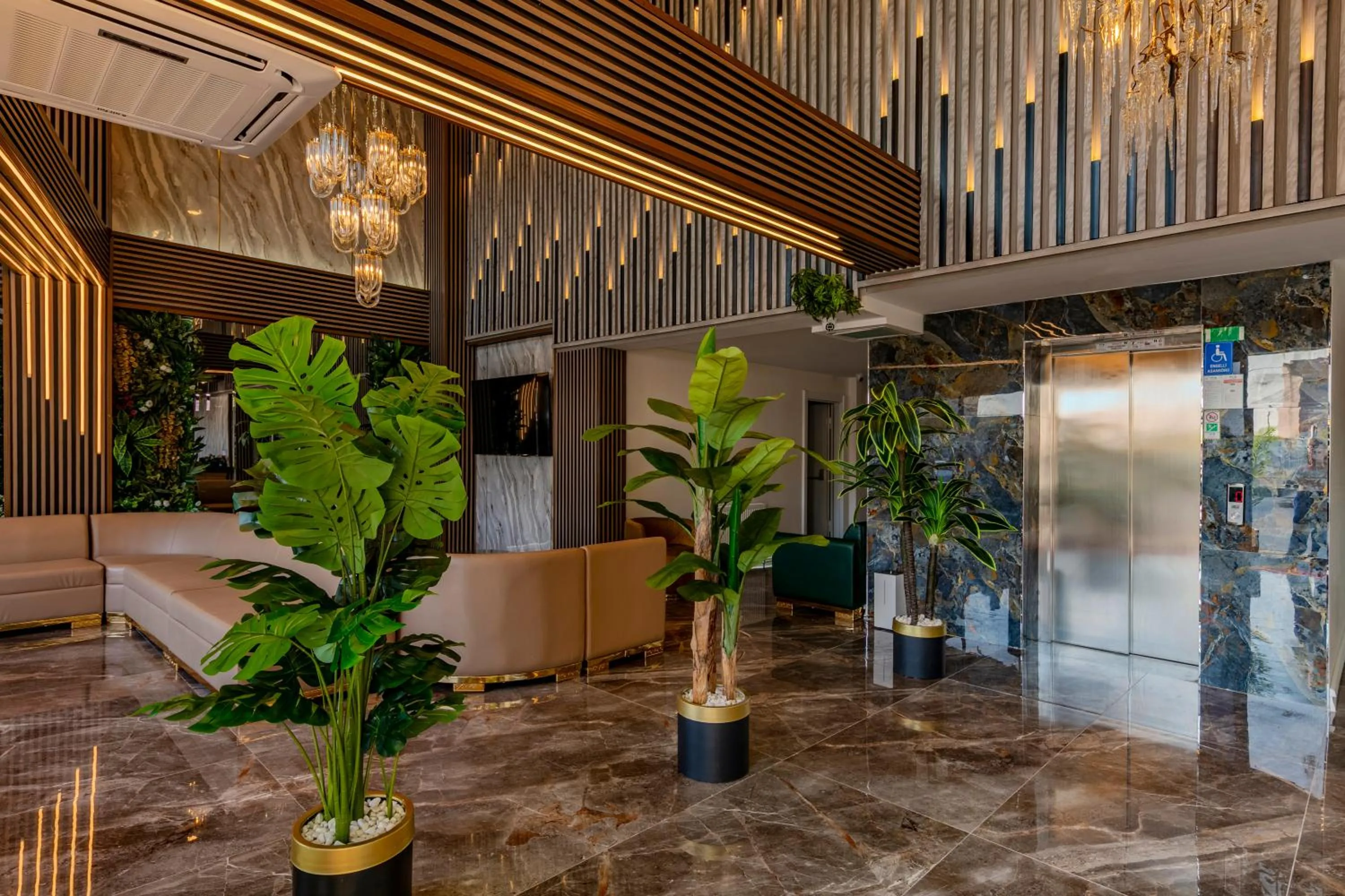 Lobby or reception in Airport Waves Hotel