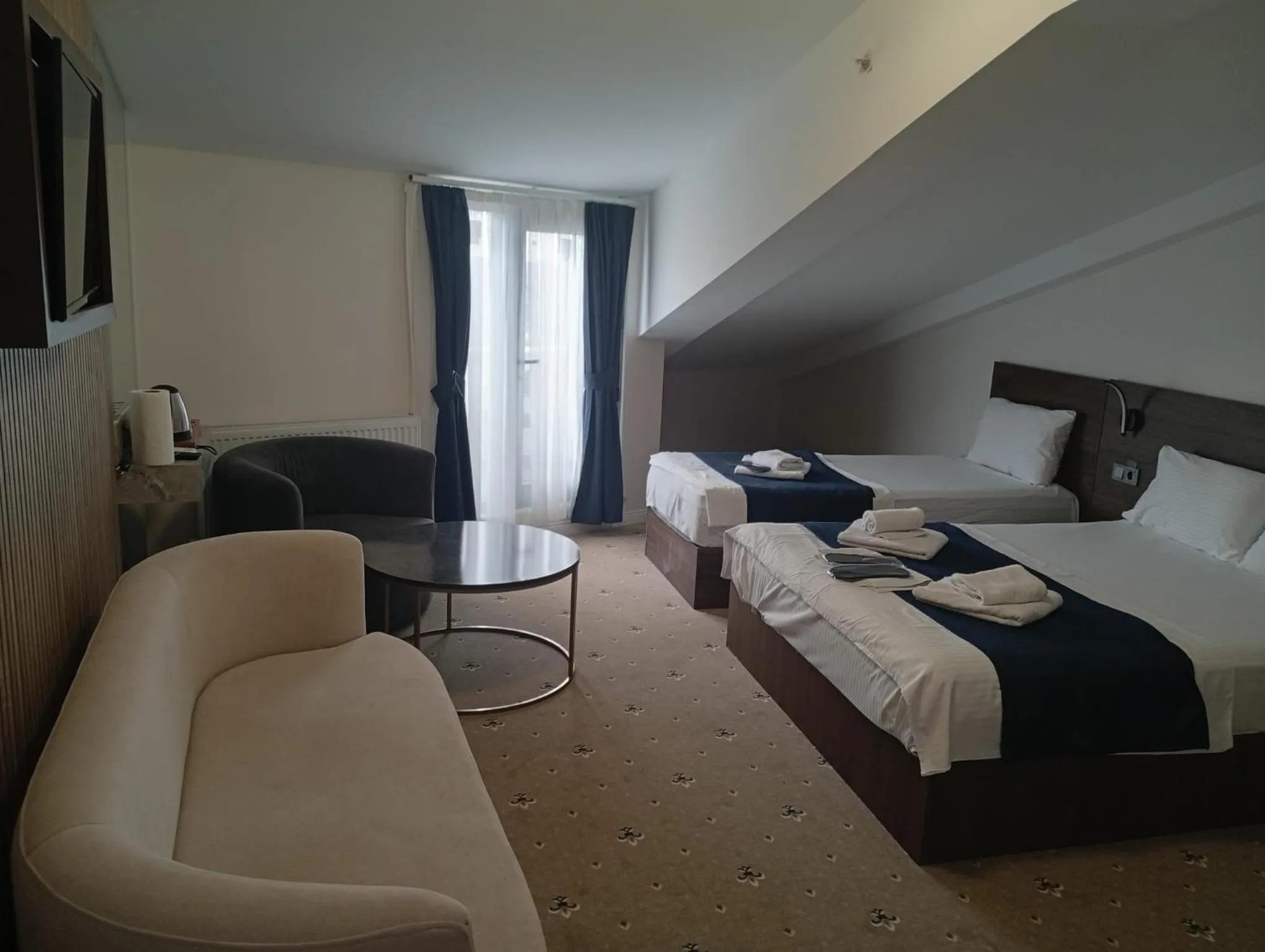 Bedroom, Bed in Airport Waves Hotel