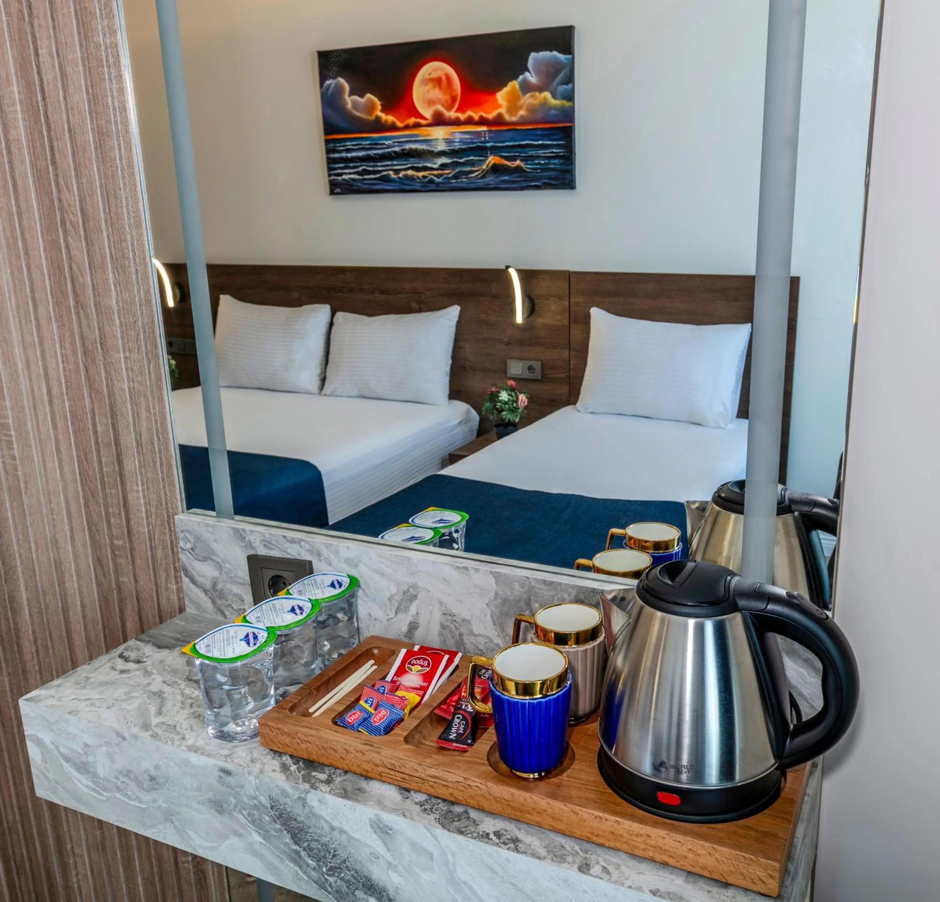 Coffee/tea facilities, Bed in Airport Waves Hotel