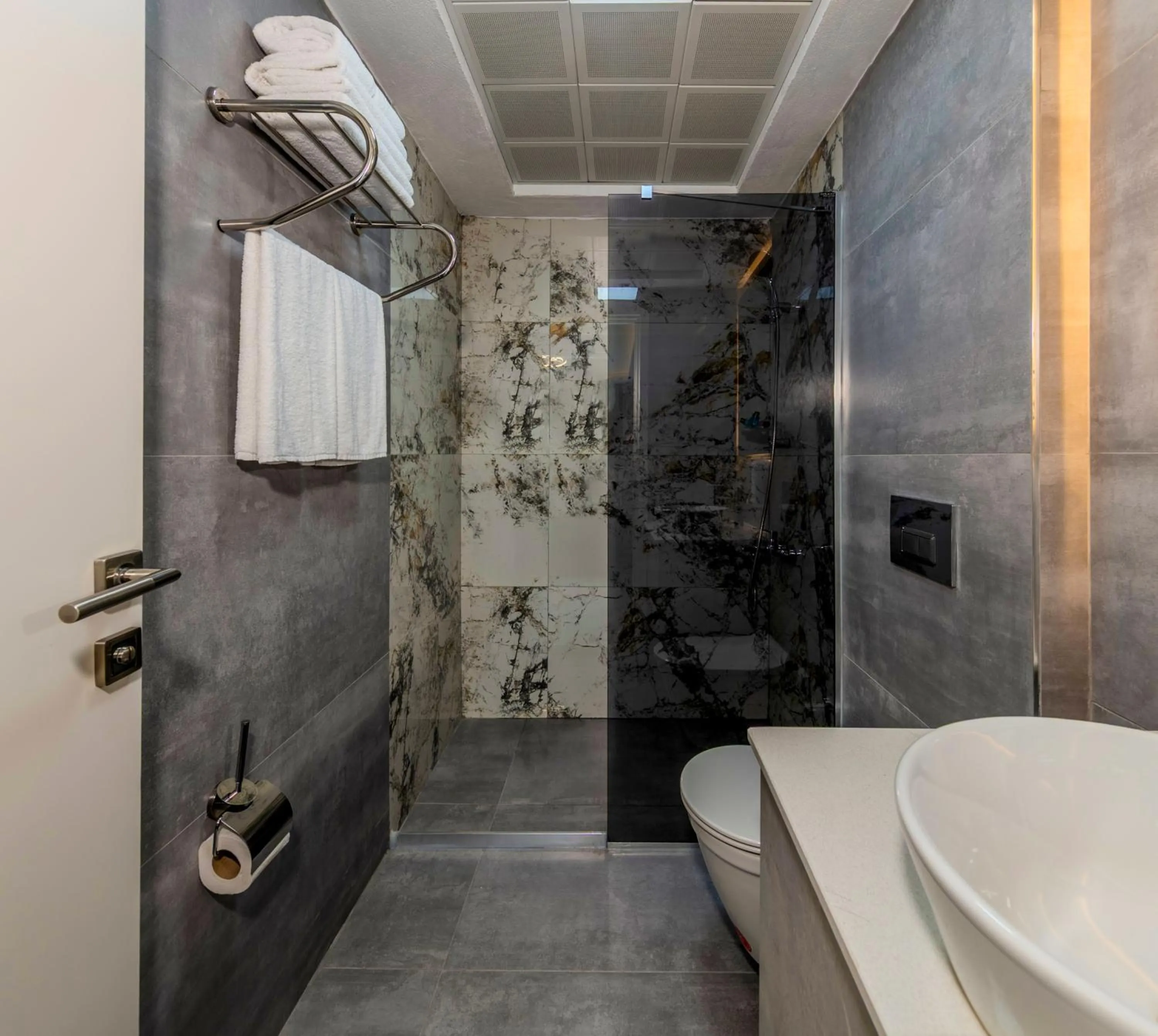 Shower in Airport Waves Hotel