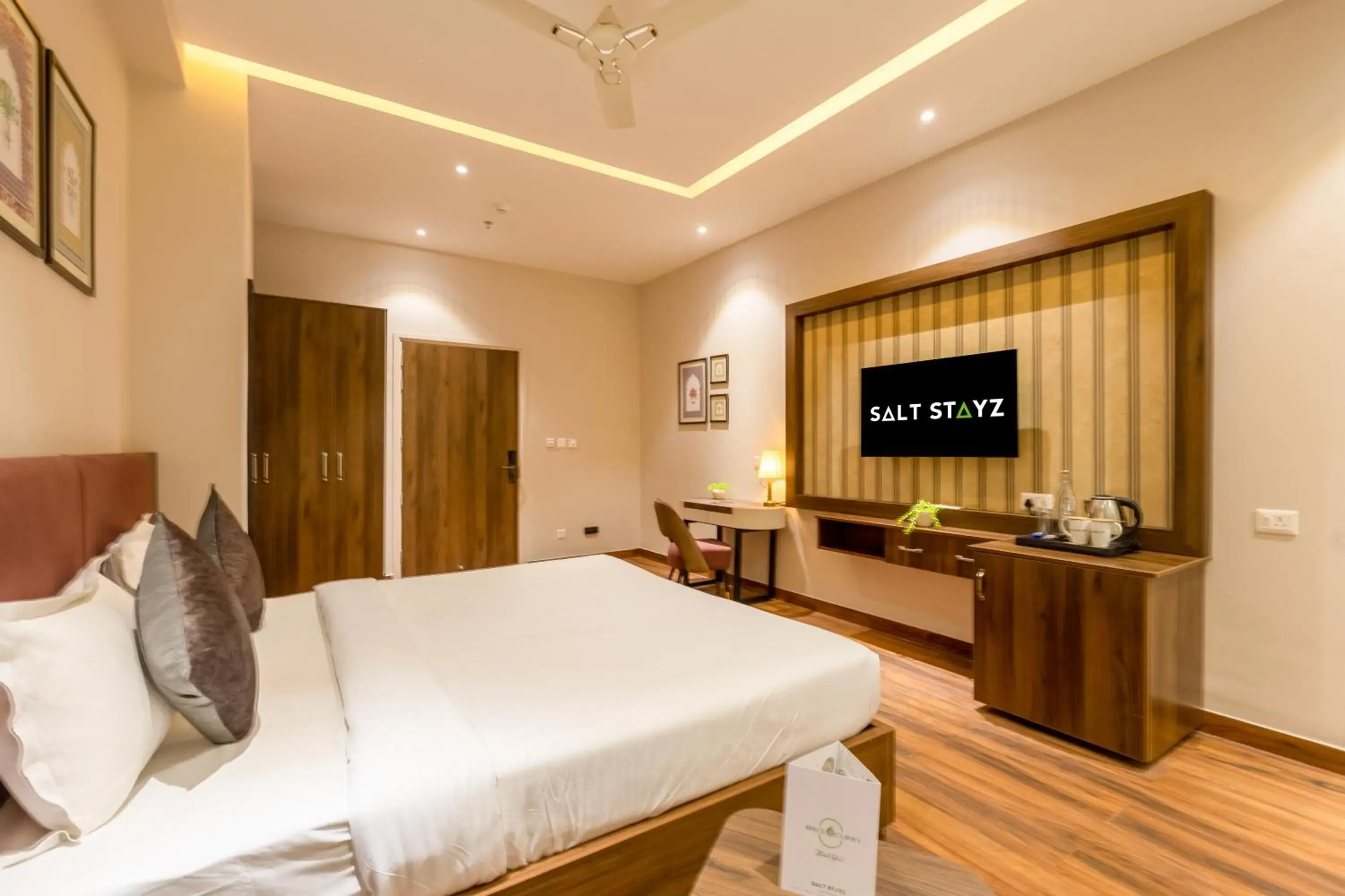 Bed in Saltstayz Premier Suite Chandigarh Mohali Bed in Saltstayz Premier Suite Chandigarh Mohali