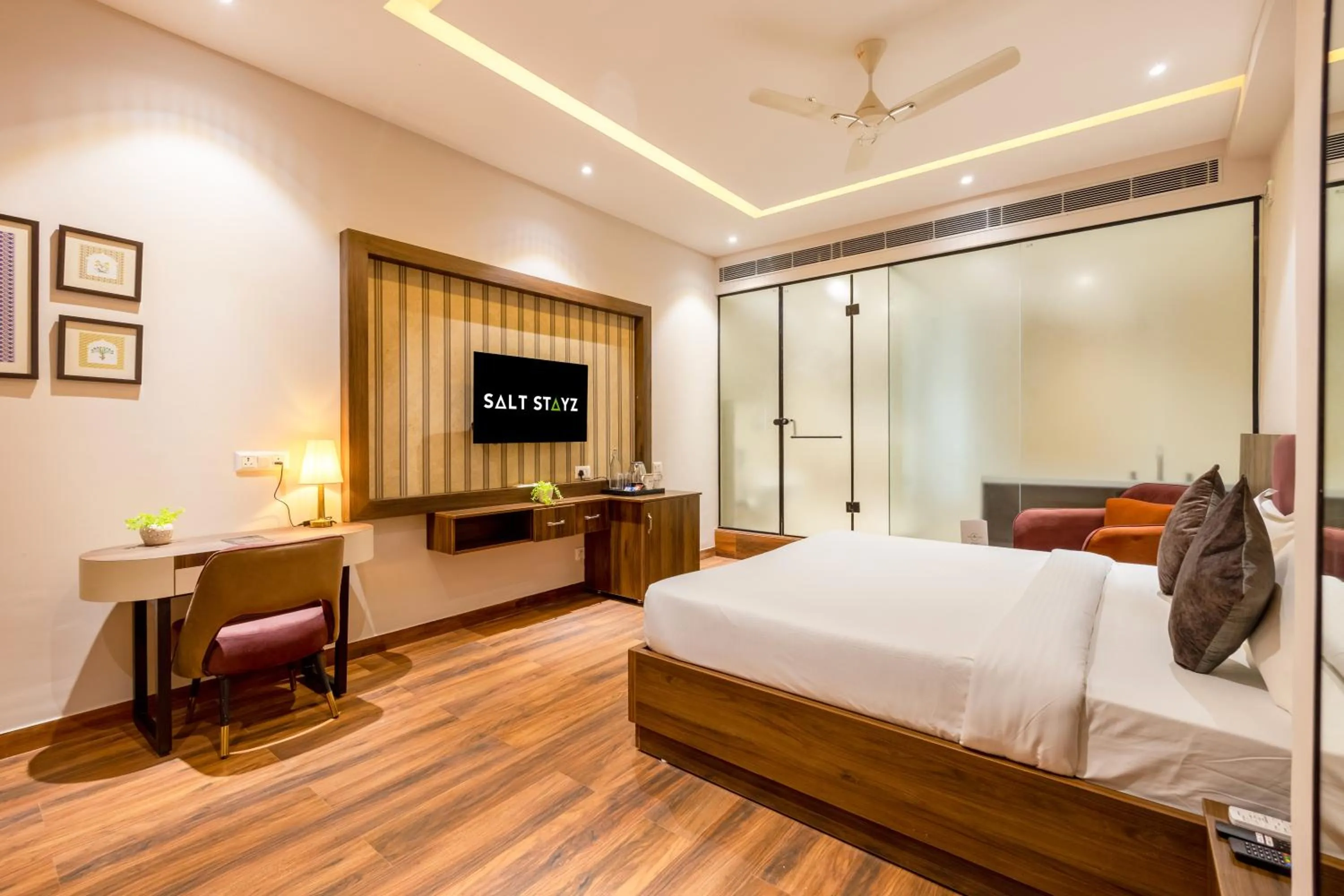 Bed in Saltstayz Premier Suite Chandigarh Mohali