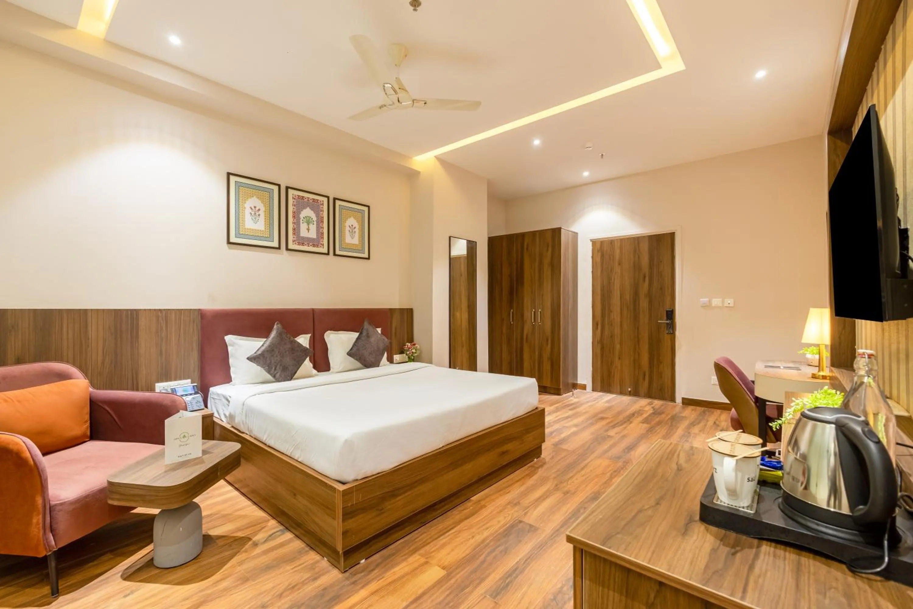 Bed in Saltstayz Premier Suite Chandigarh Mohali