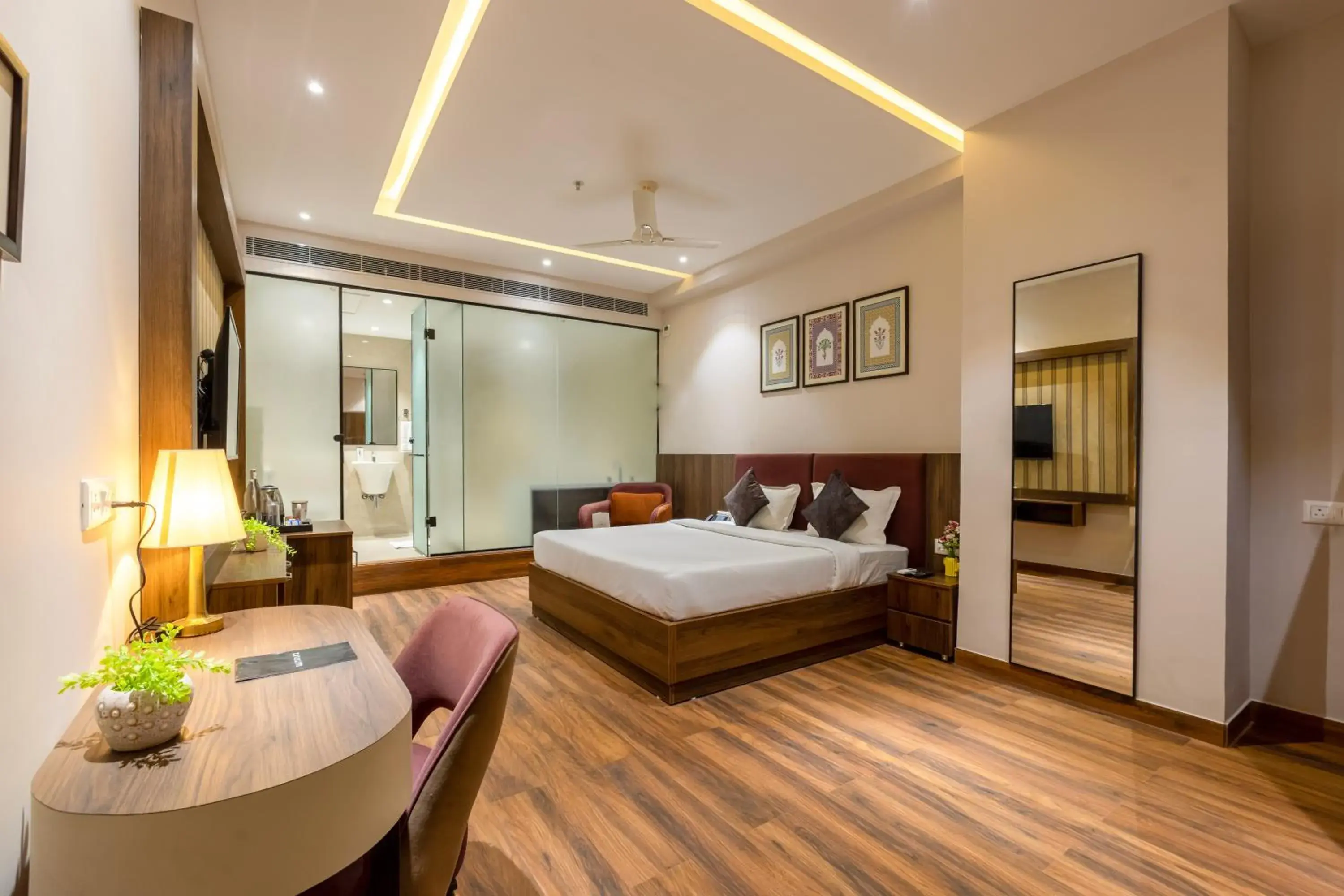 King Room with Balcony in Saltstayz Premier Suite Chandigarh Mohali King Room with Balcony in Saltstayz Premier Suite Chandigarh Mohali