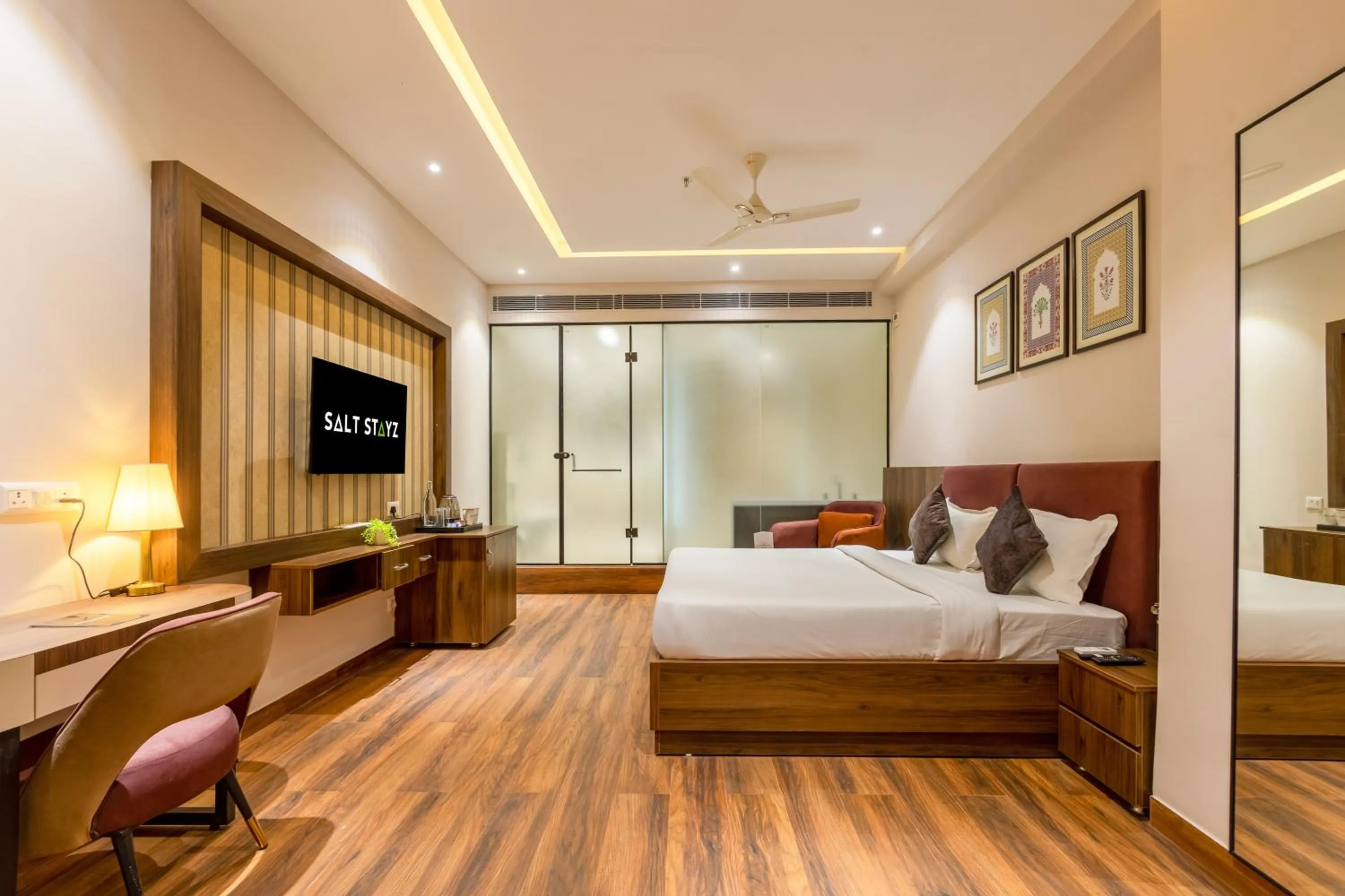Bed in Saltstayz Premier Suite Chandigarh Mohali