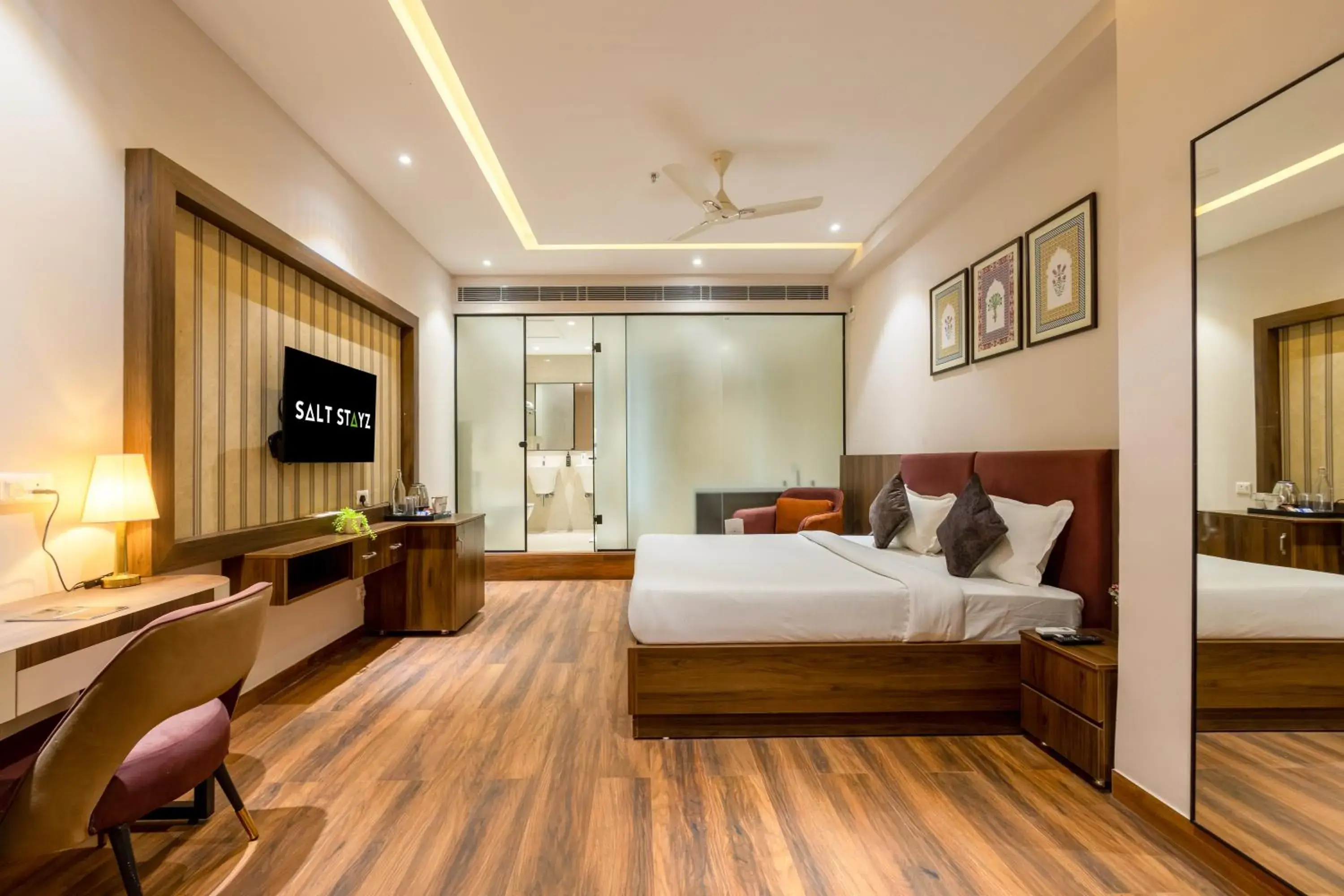 Bed in Saltstayz Premier Suite Chandigarh Mohali Bed in Saltstayz Premier Suite Chandigarh Mohali