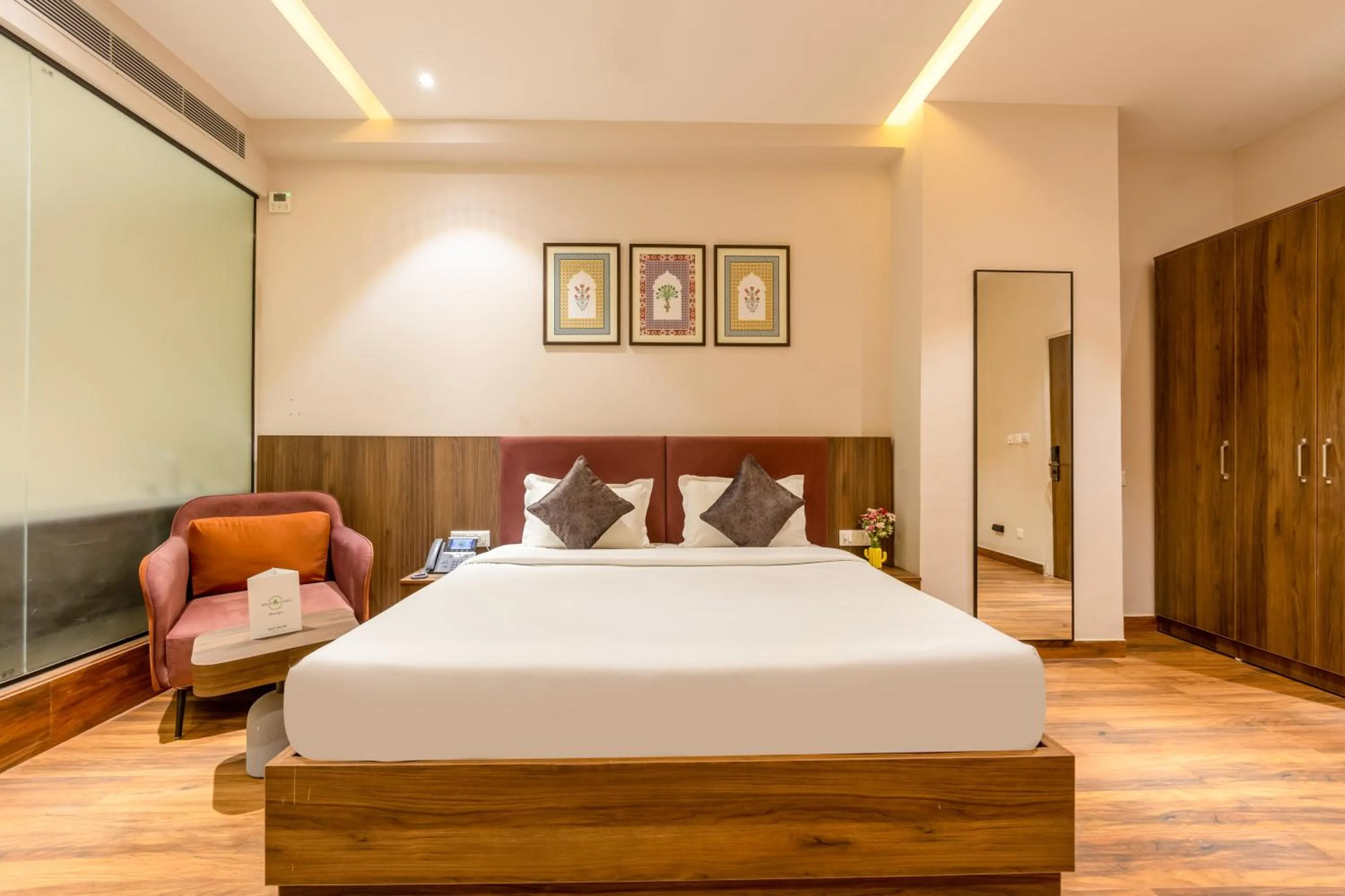 Bed in Saltstayz Premier Suite Chandigarh Mohali