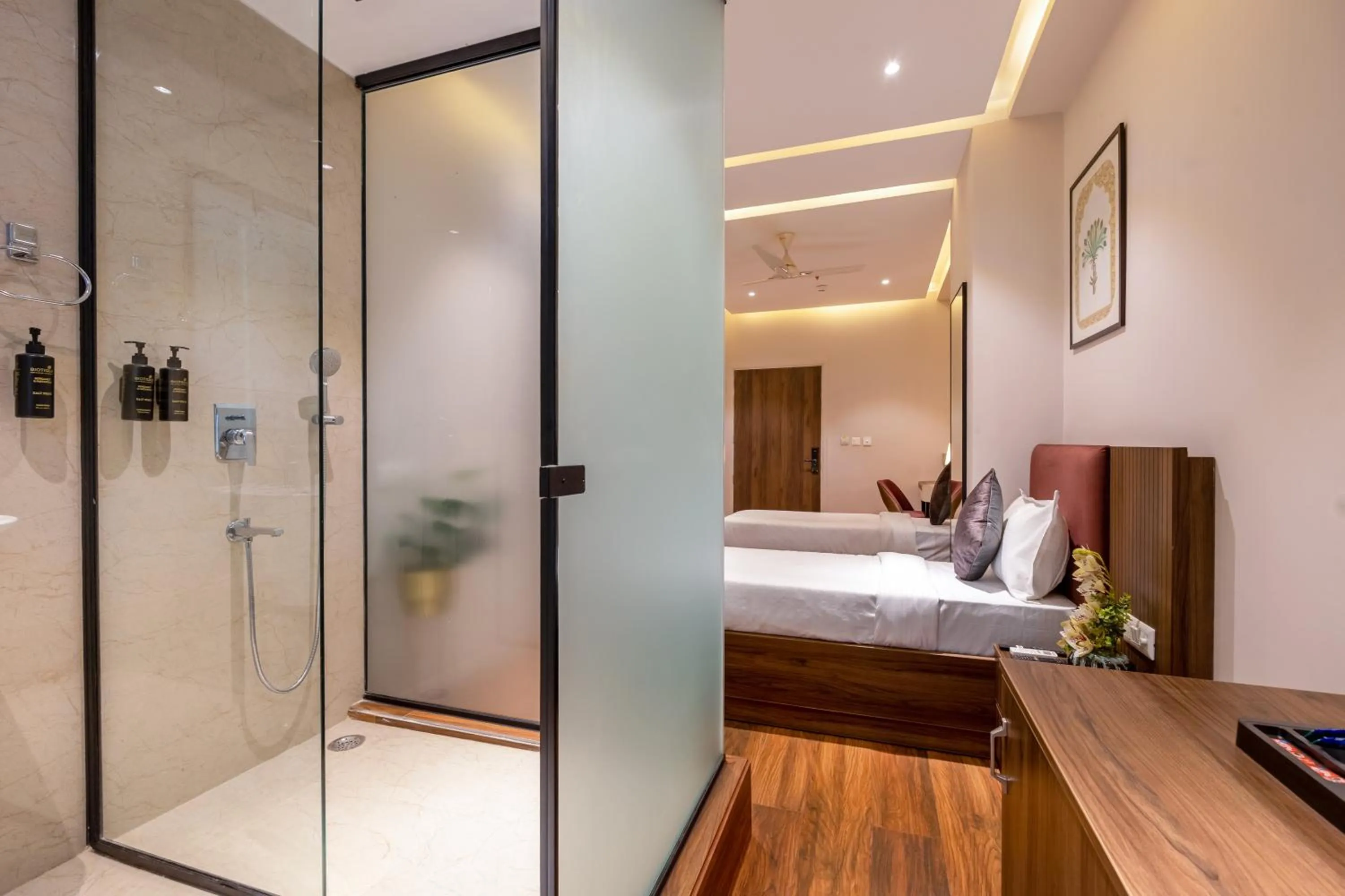 Shower, Bed in Saltstayz Premier Suite Chandigarh Mohali