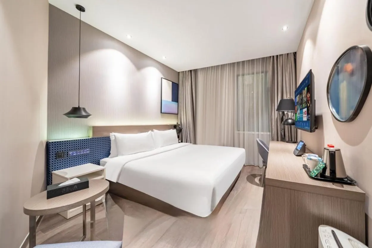 Photo of the whole room, Bed in JL Boutique Hotel shanghai Tian An 1000 Trees Jing An Temple changshou Road Store