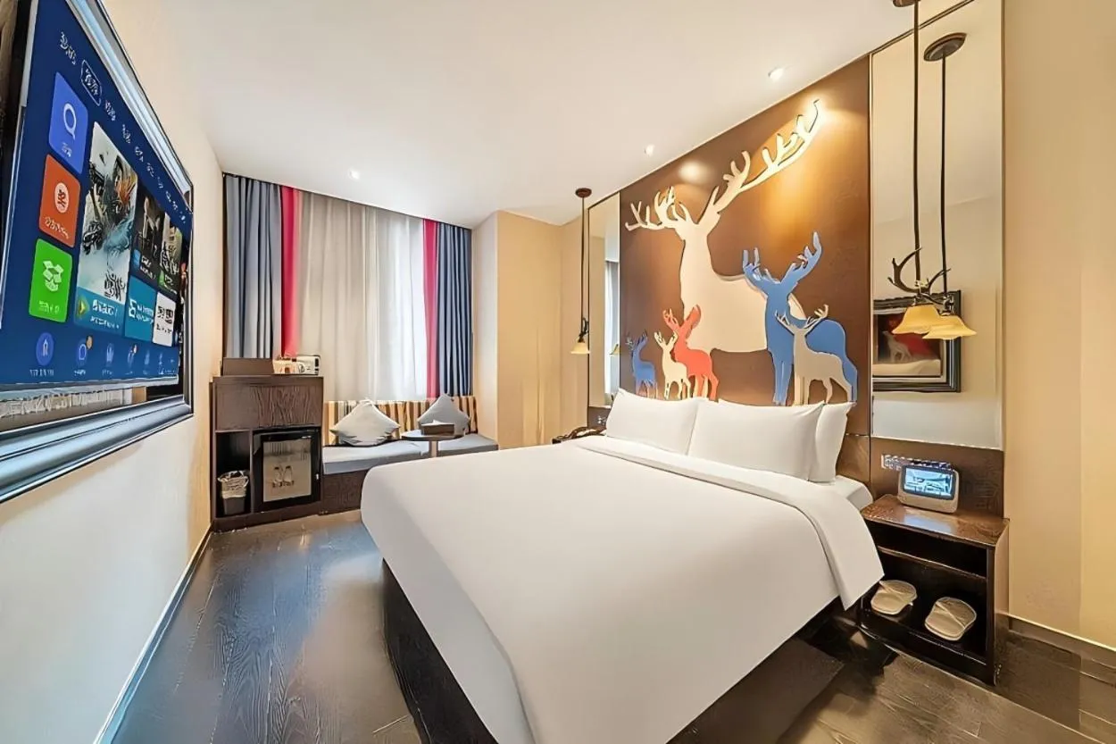 Photo of the whole room, Bed in JL Boutique Hotel shanghai Tian An 1000 Trees Jing An Temple changshou Road Store