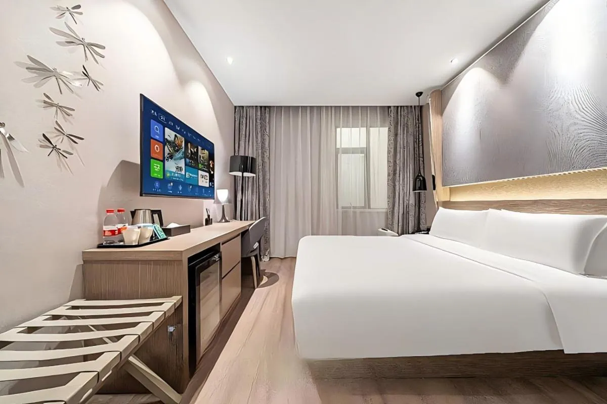 Photo of the whole room, Bed in JL Boutique Hotel shanghai Tian An 1000 Trees Jing An Temple changshou Road Store