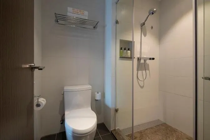 Shower in JL Boutique Hotel shanghai Tian An 1000 Trees Jing An Temple changshou Road Store