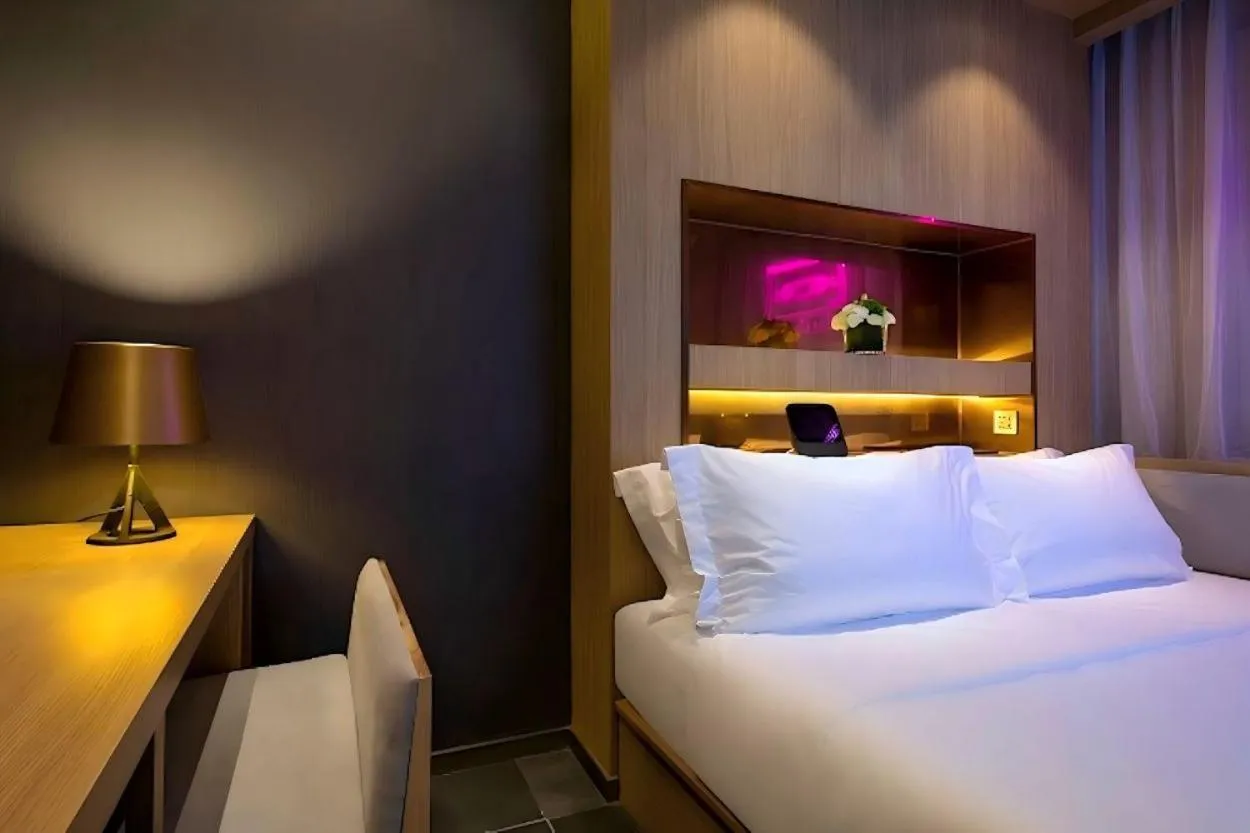 Photo of the whole room, Bed in JL Boutique Hotel shanghai Tian An 1000 Trees Jing An Temple changshou Road Store