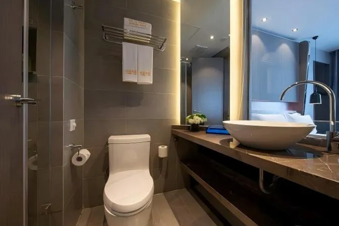 Toilet in JL Boutique Hotel shanghai Tian An 1000 Trees Jing An Temple changshou Road Store