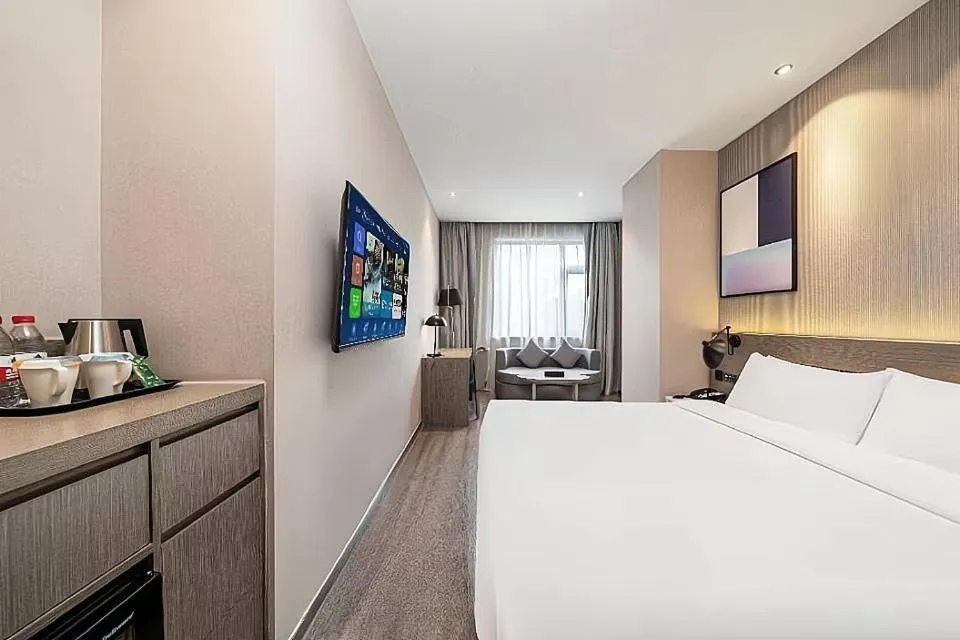 Photo of the whole room, Bed in JL Boutique Hotel shanghai Tian An 1000 Trees Jing An Temple changshou Road Store