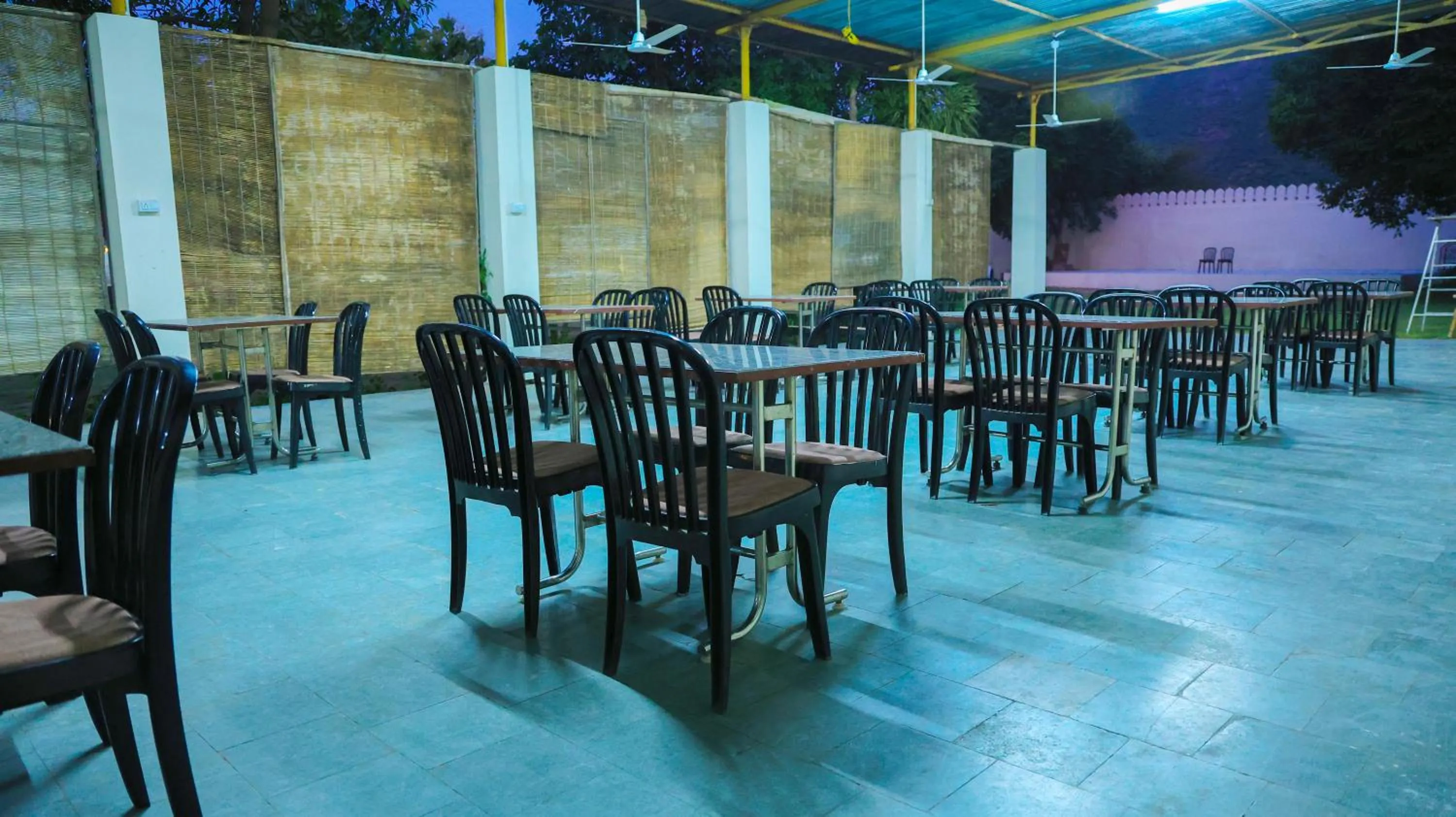 Restaurant/places to eat in The Lala Hotel and Resort