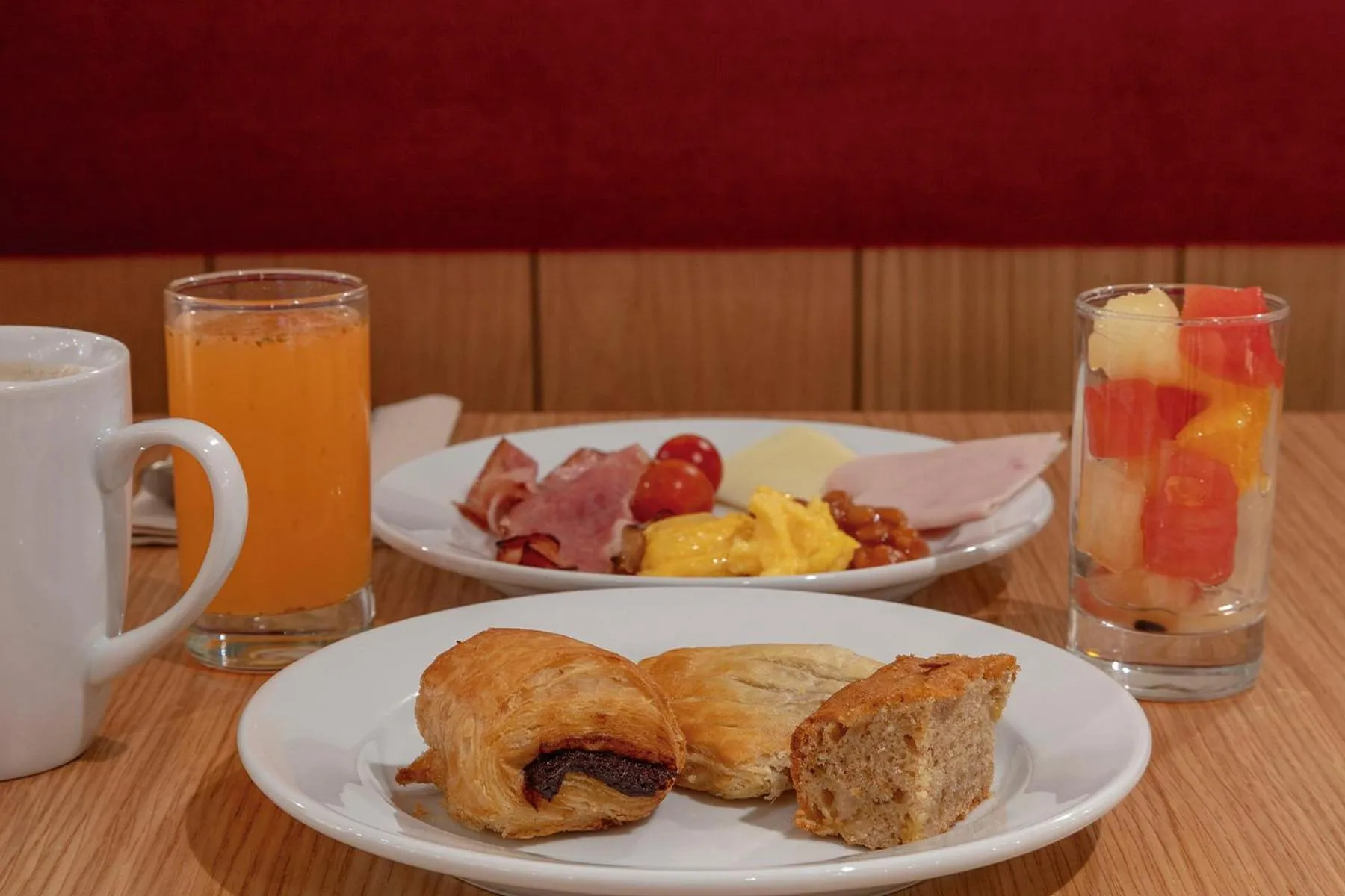 Food and drinks in Hotel Acta Moa