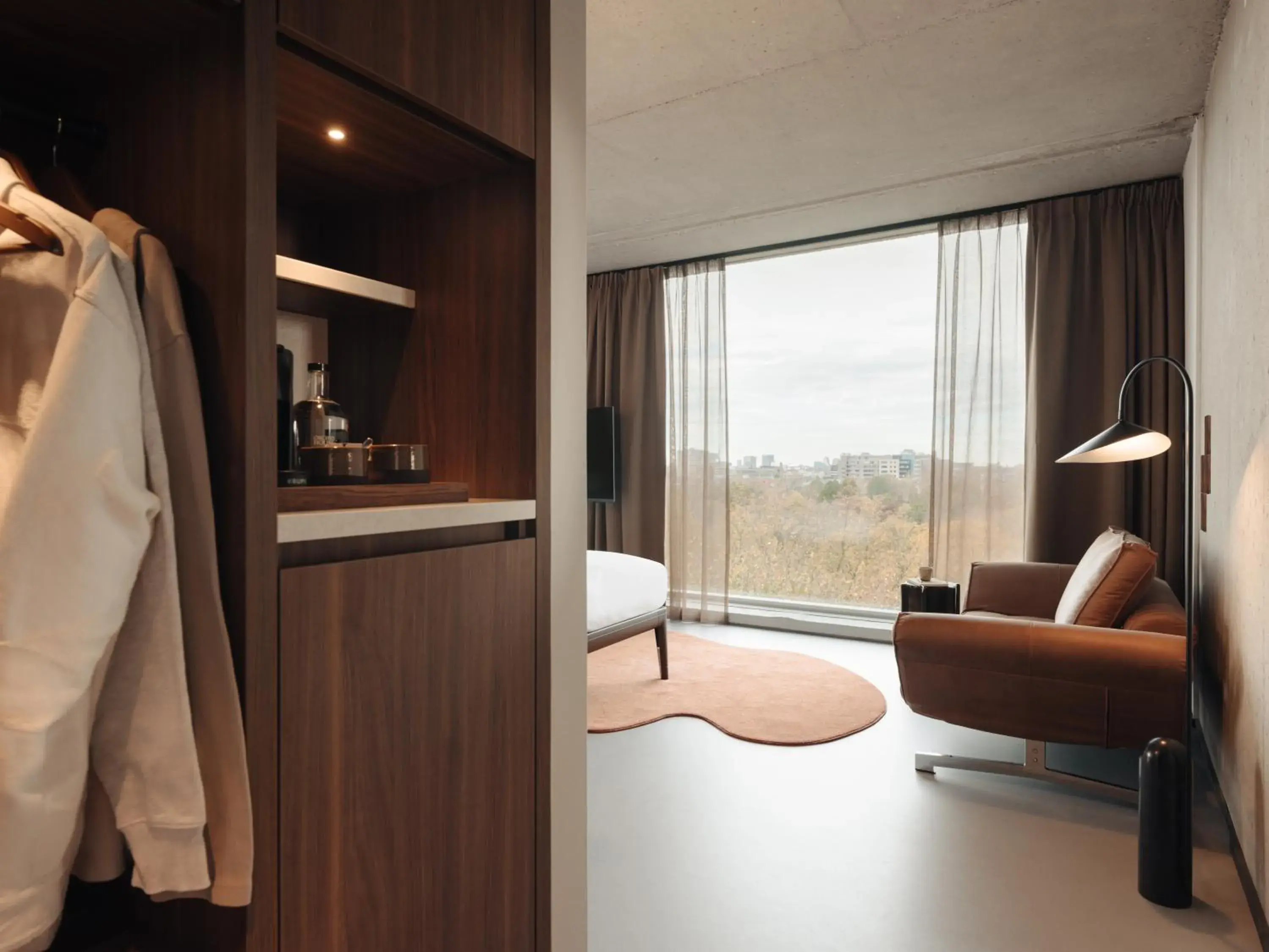 Superior with bath and sofa in Hotel V Oosterpark Superior with bath and sofa in Hotel V Oosterpark