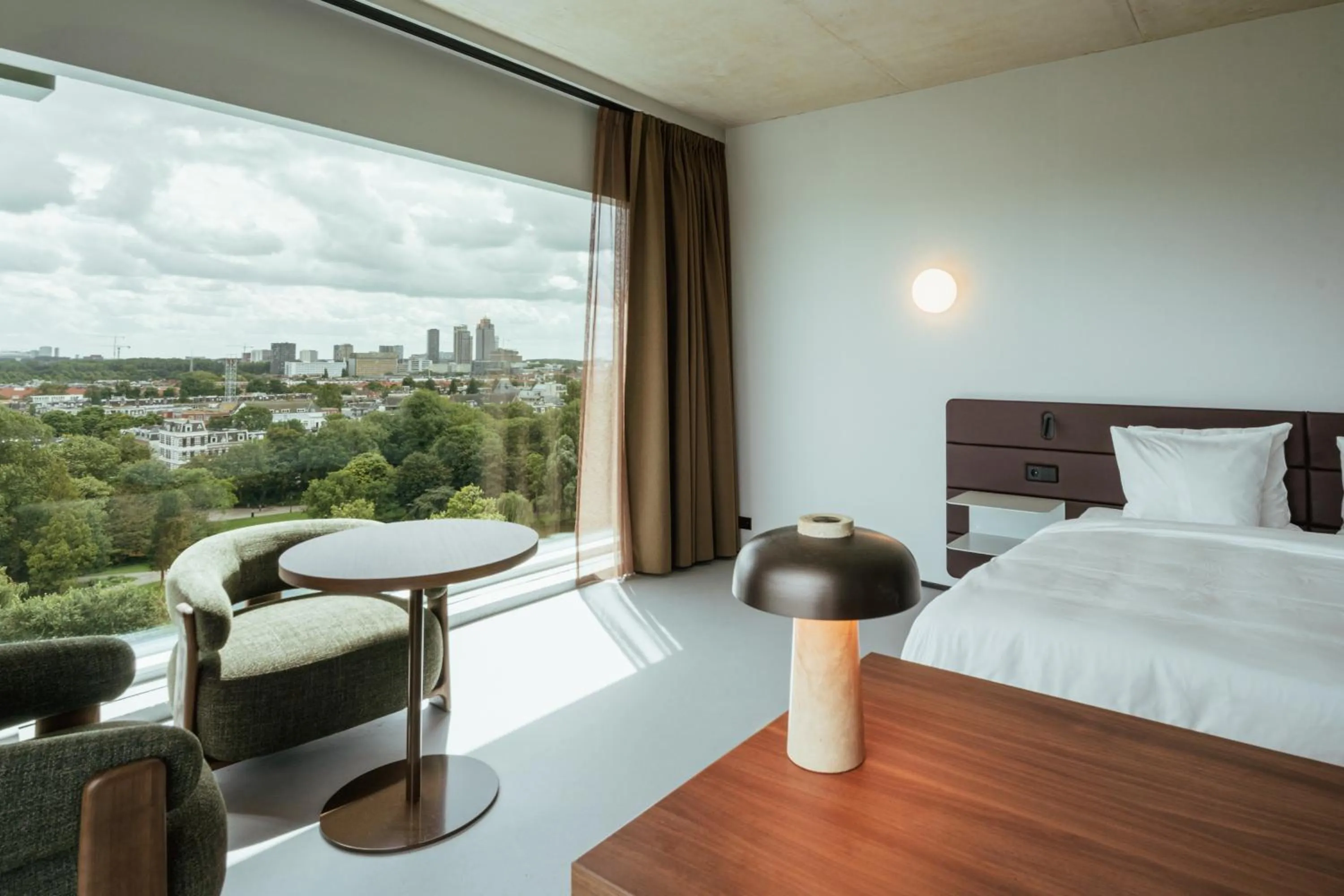 View (from property/room), Bed in Hotel V Oosterpark