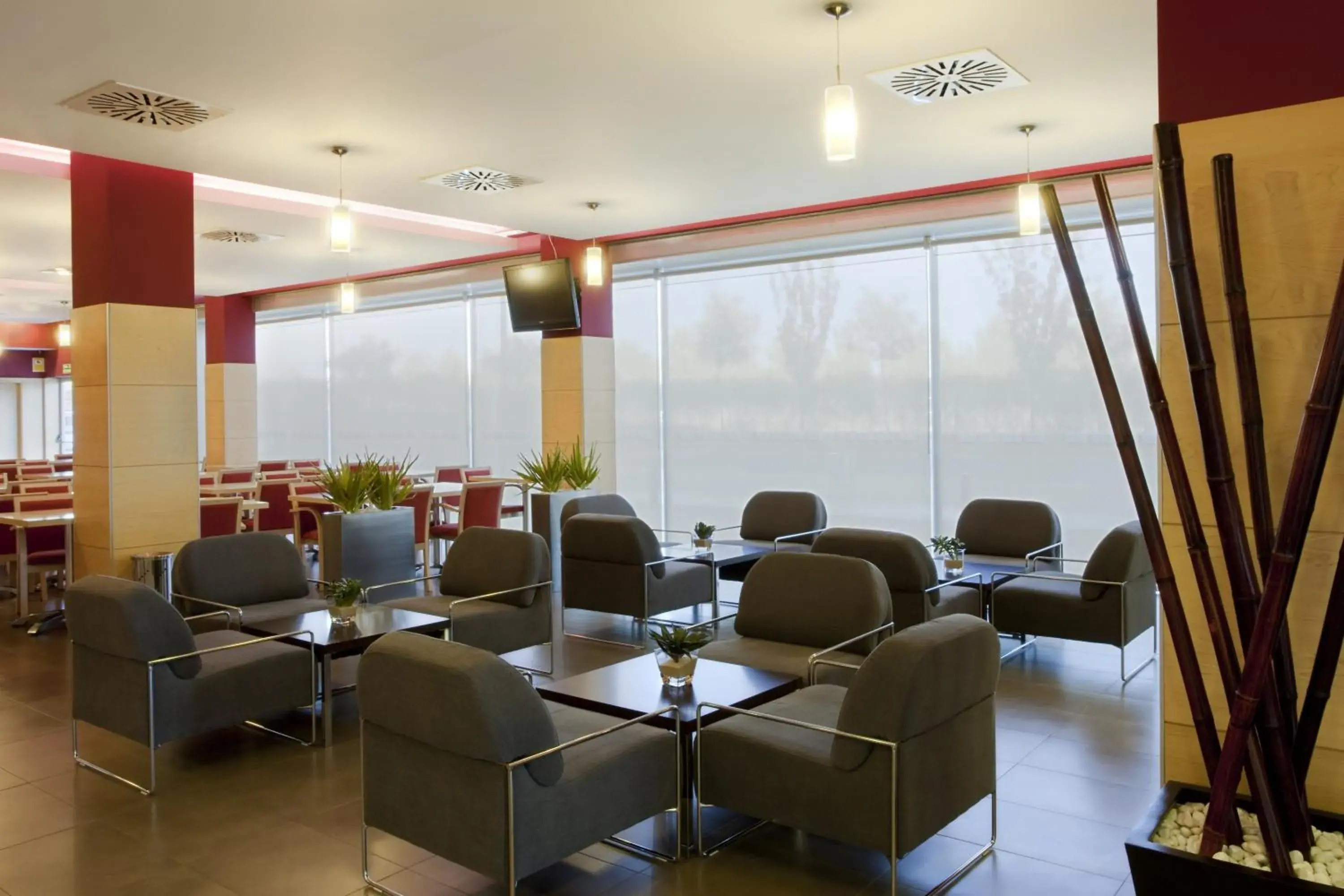 Lounge or bar in Holiday Inn Express Madrid-Getafe by IHG Lounge or bar in Holiday Inn Express Madrid-Getafe by IHG