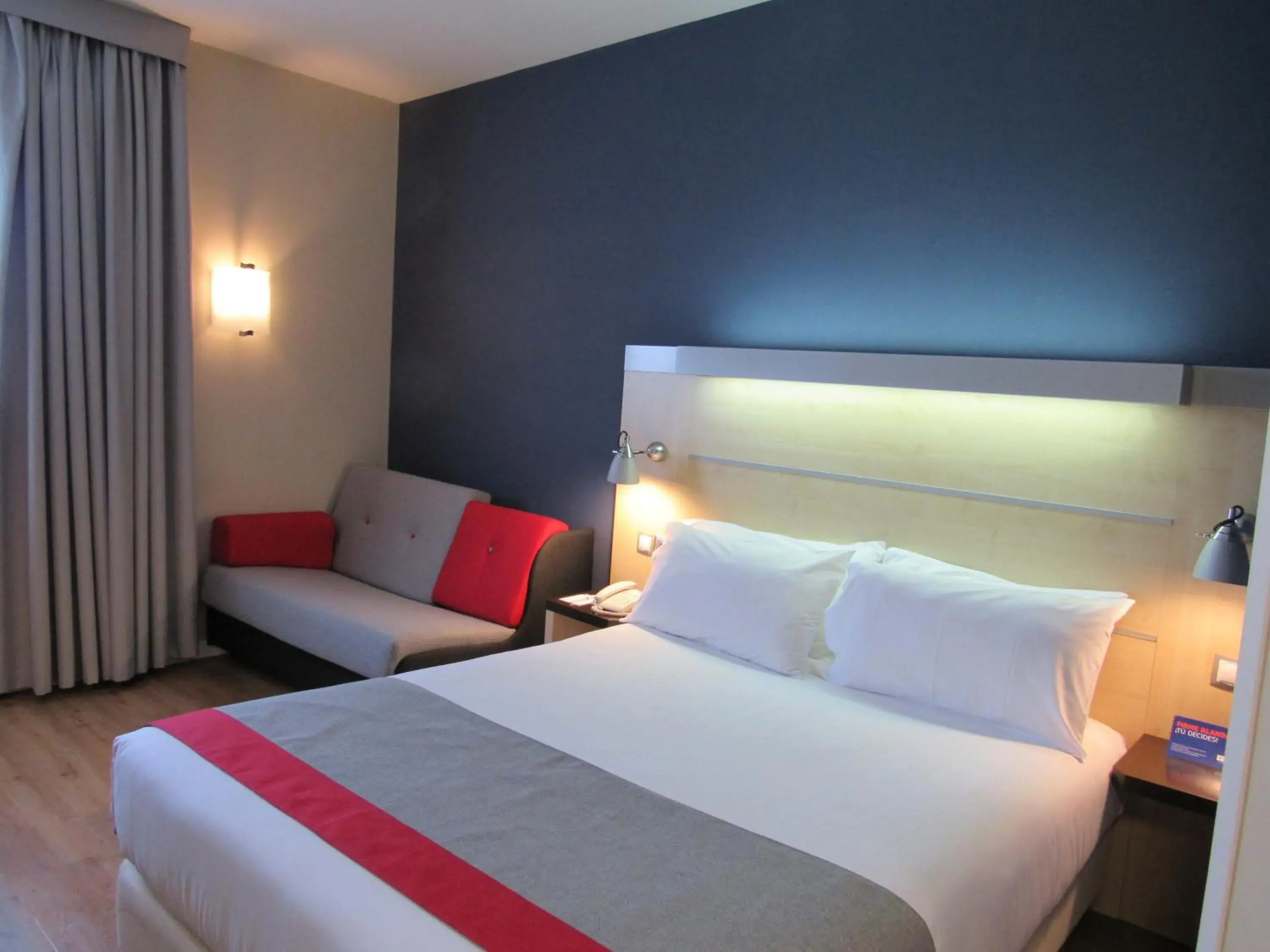 Bed in Holiday Inn Express Madrid-Getafe by IHG Bed in Holiday Inn Express Madrid-Getafe by IHG